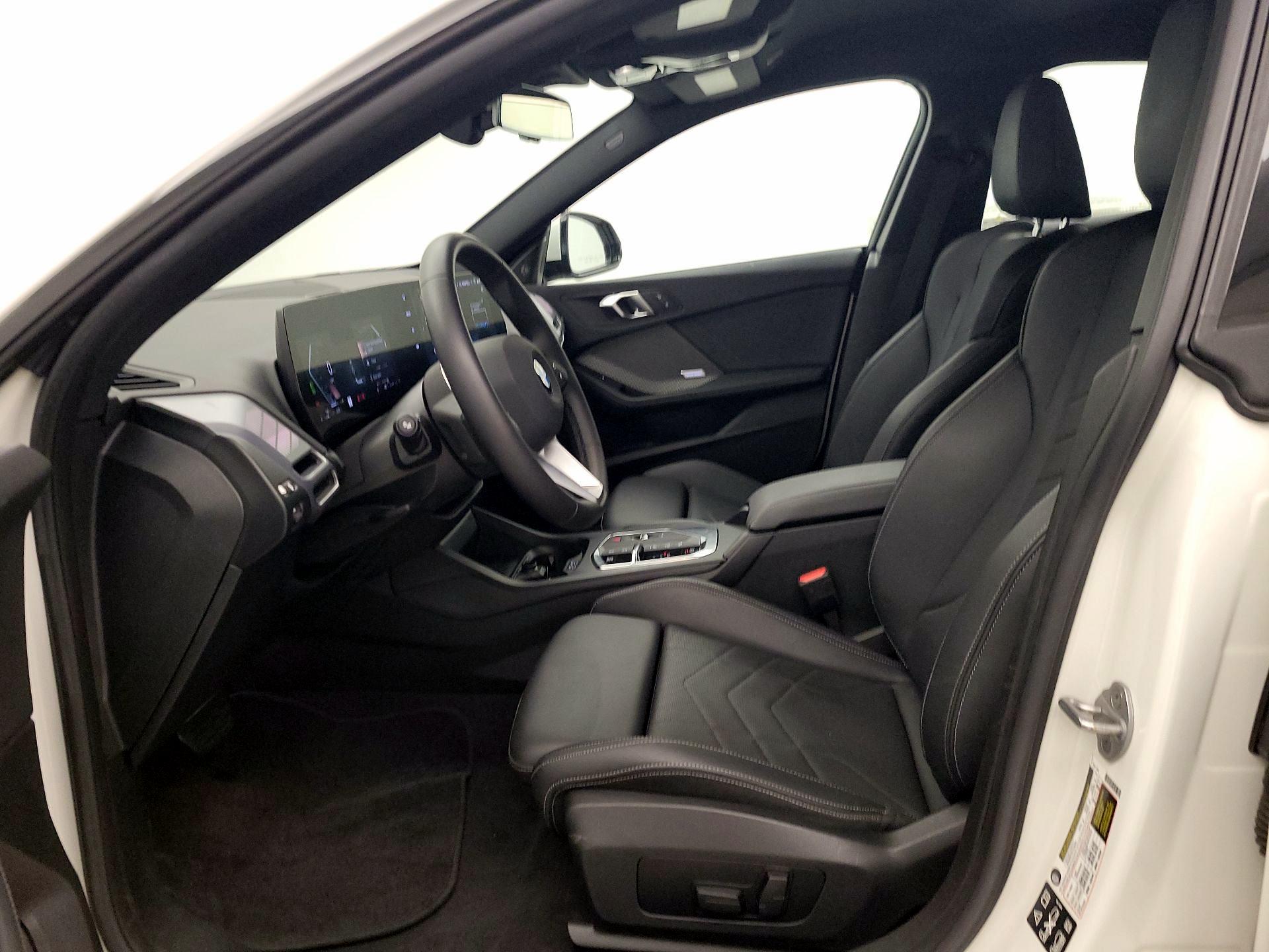 Thumbnail: 2025 BMW 2 Series - 11