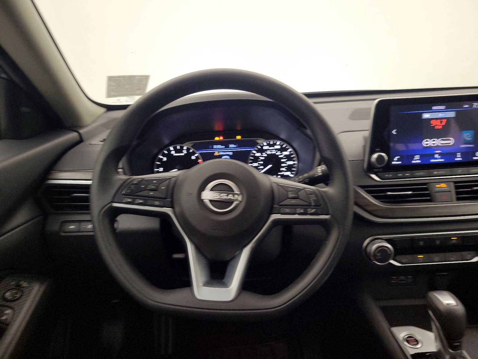 2025 Nissan Altima SV - Photo 11