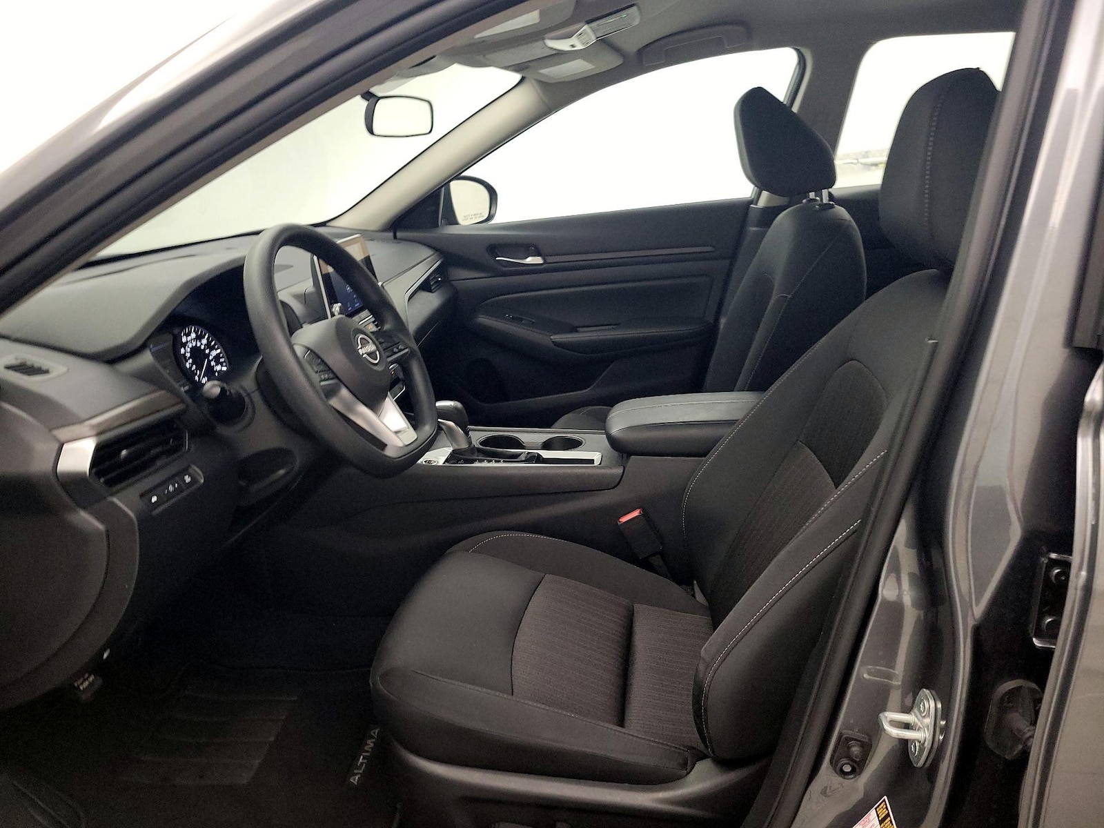 2025 Nissan Altima SV - Photo 12