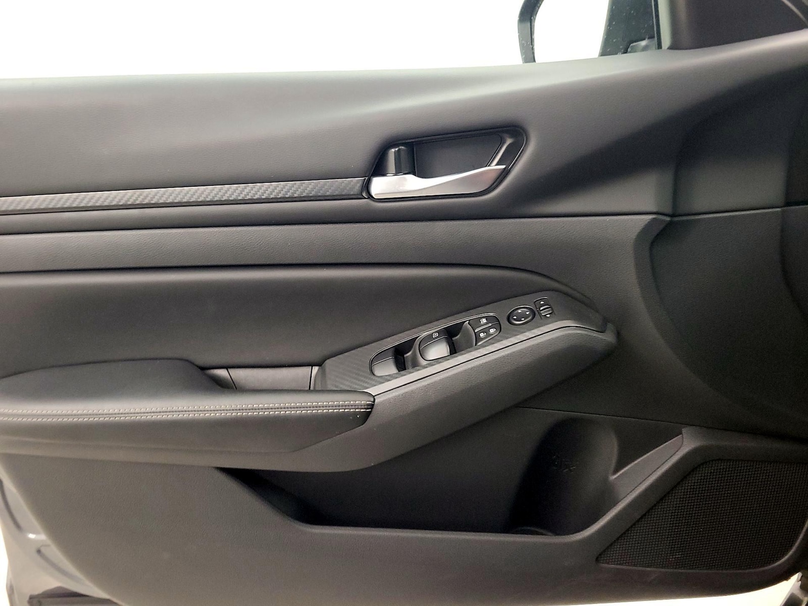 2025 Nissan Altima SV - Photo 13