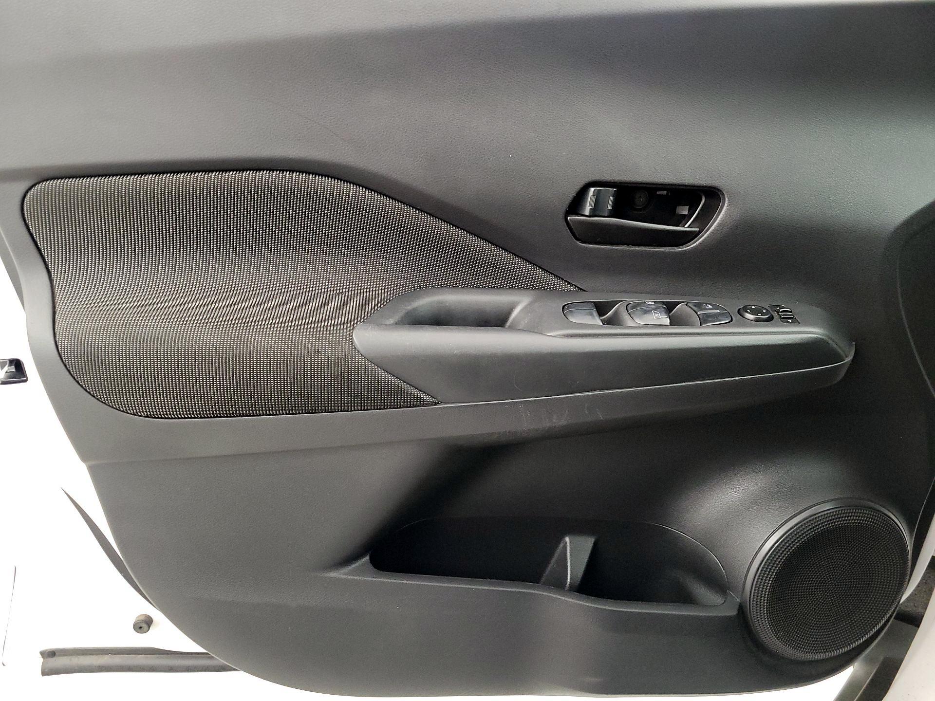 Thumbnail: 2019 Nissan Kicks - 12