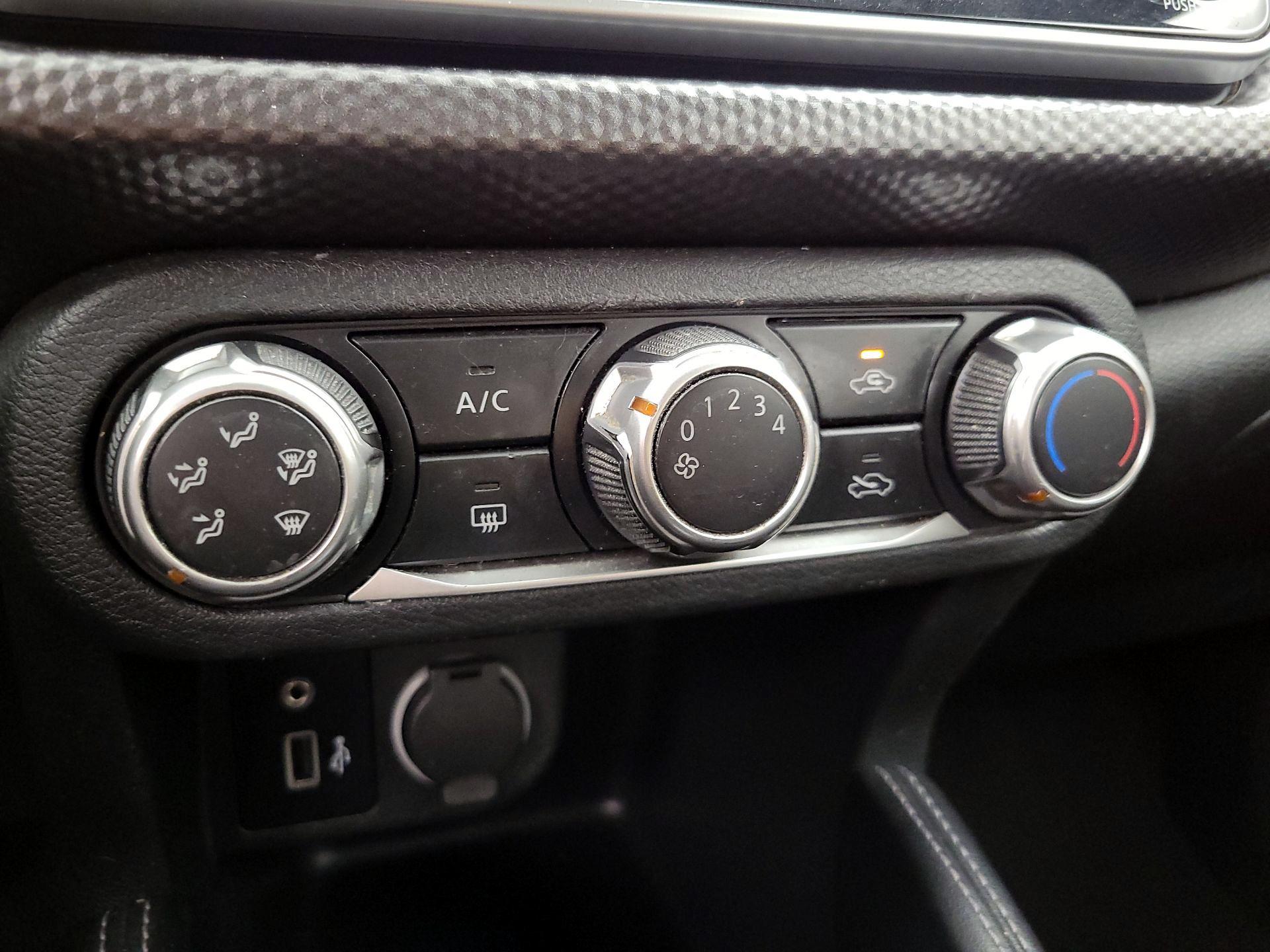Thumbnail: 2019 Nissan Kicks - 16