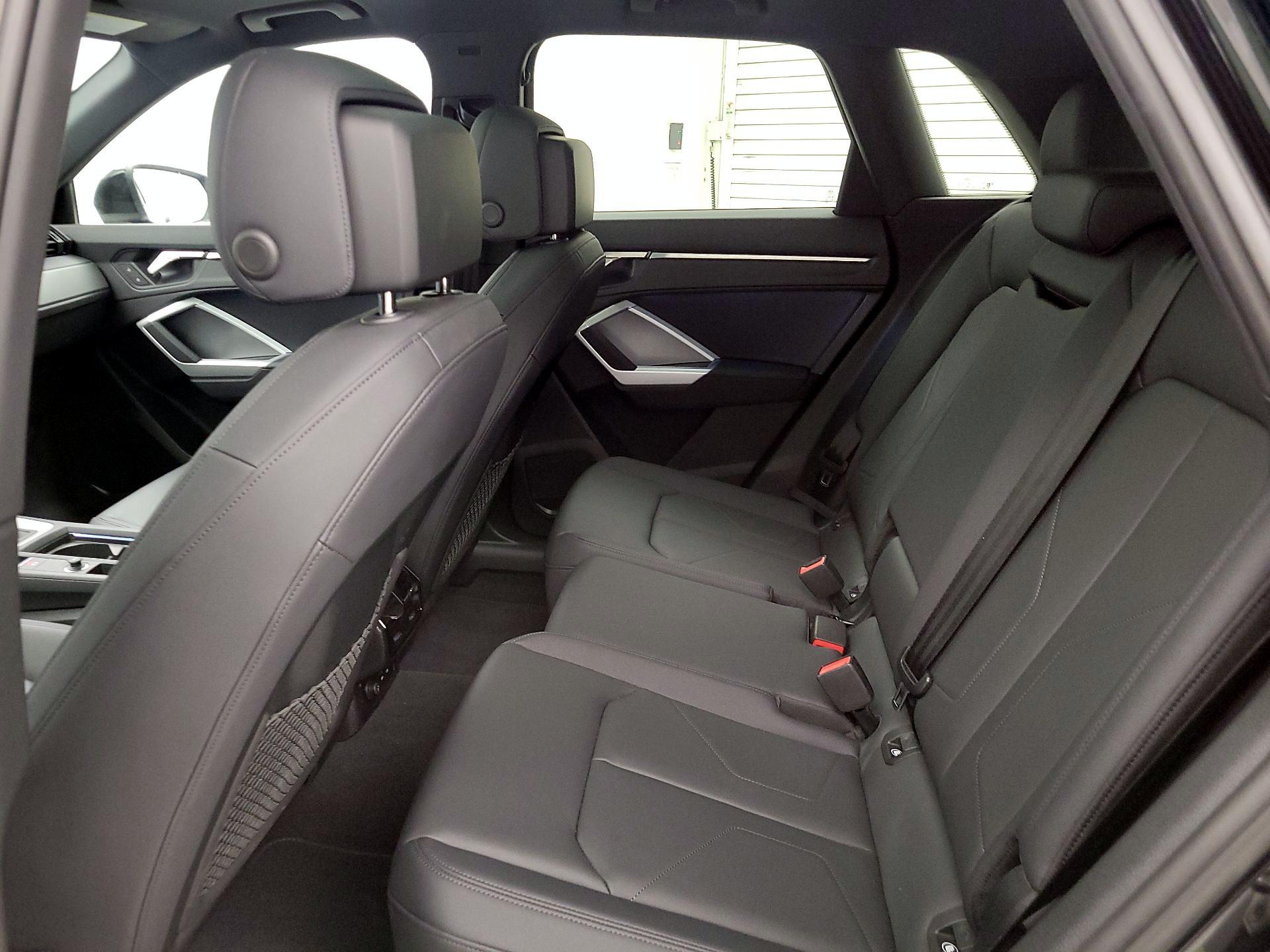 Thumbnail: 2024 Audi Q3 - 19