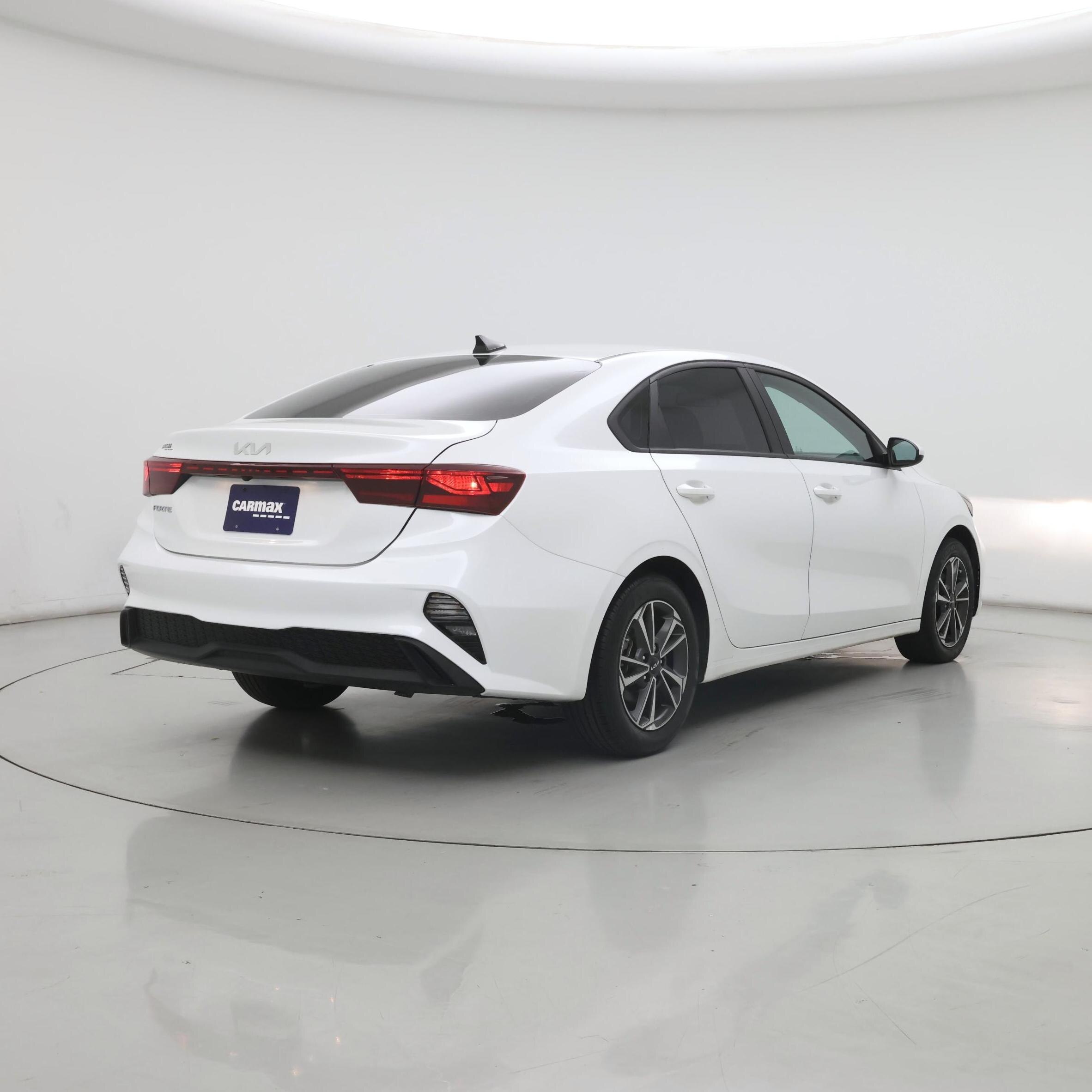 Thumbnail: 2023 Kia Forte - 8
