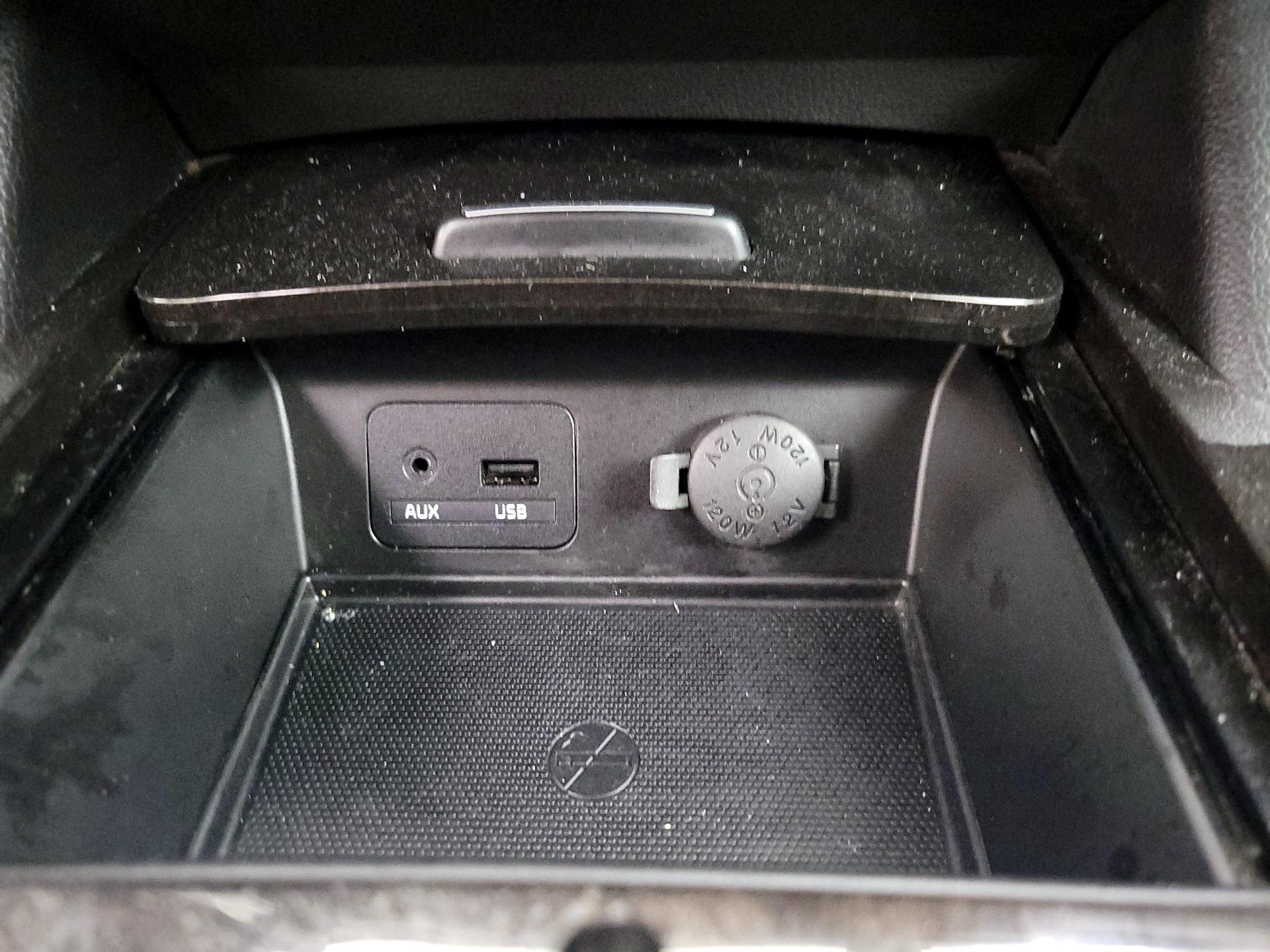 Thumbnail: 2014 Kia Cadenza - 16