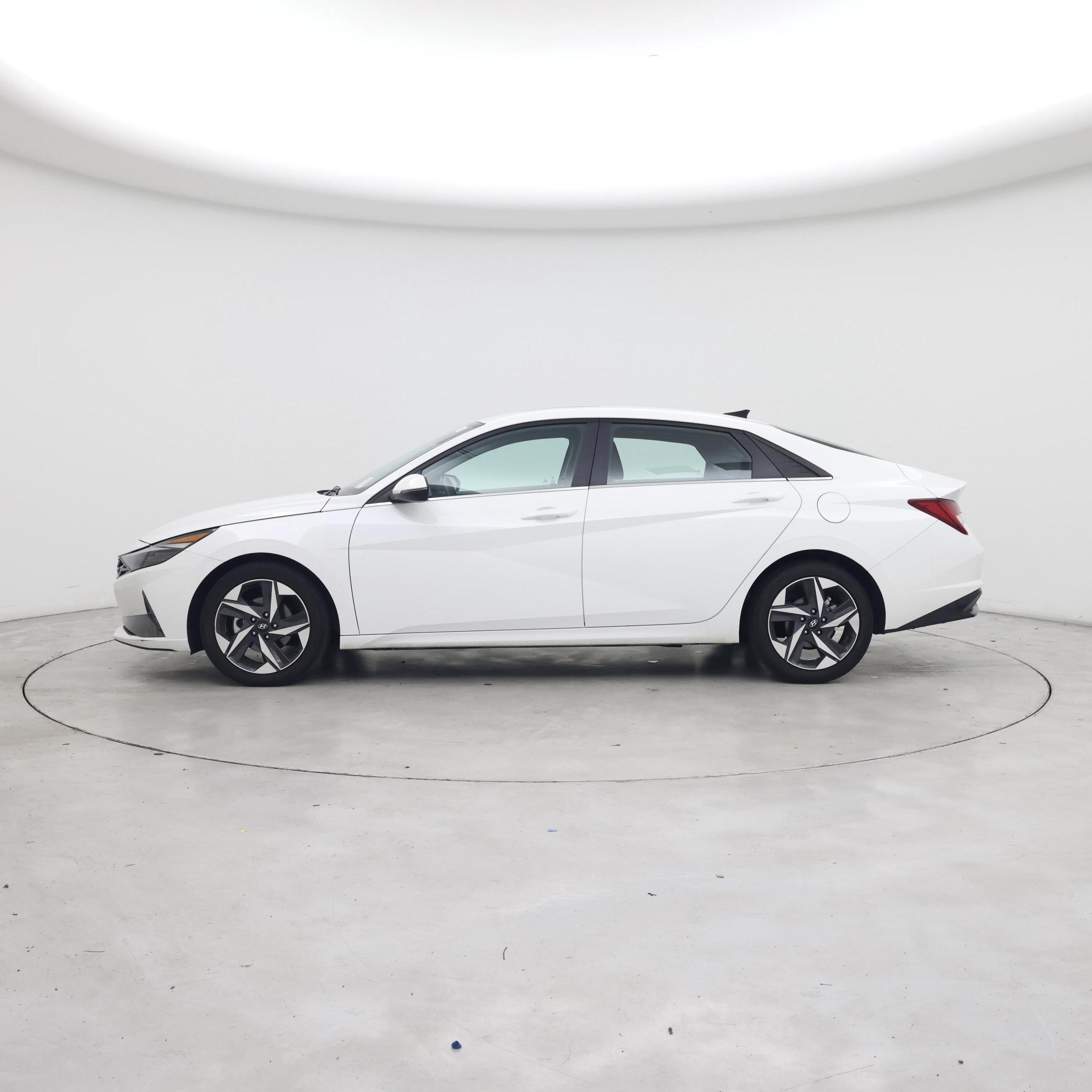 Thumbnail: 2023 Hyundai Elantra - 3