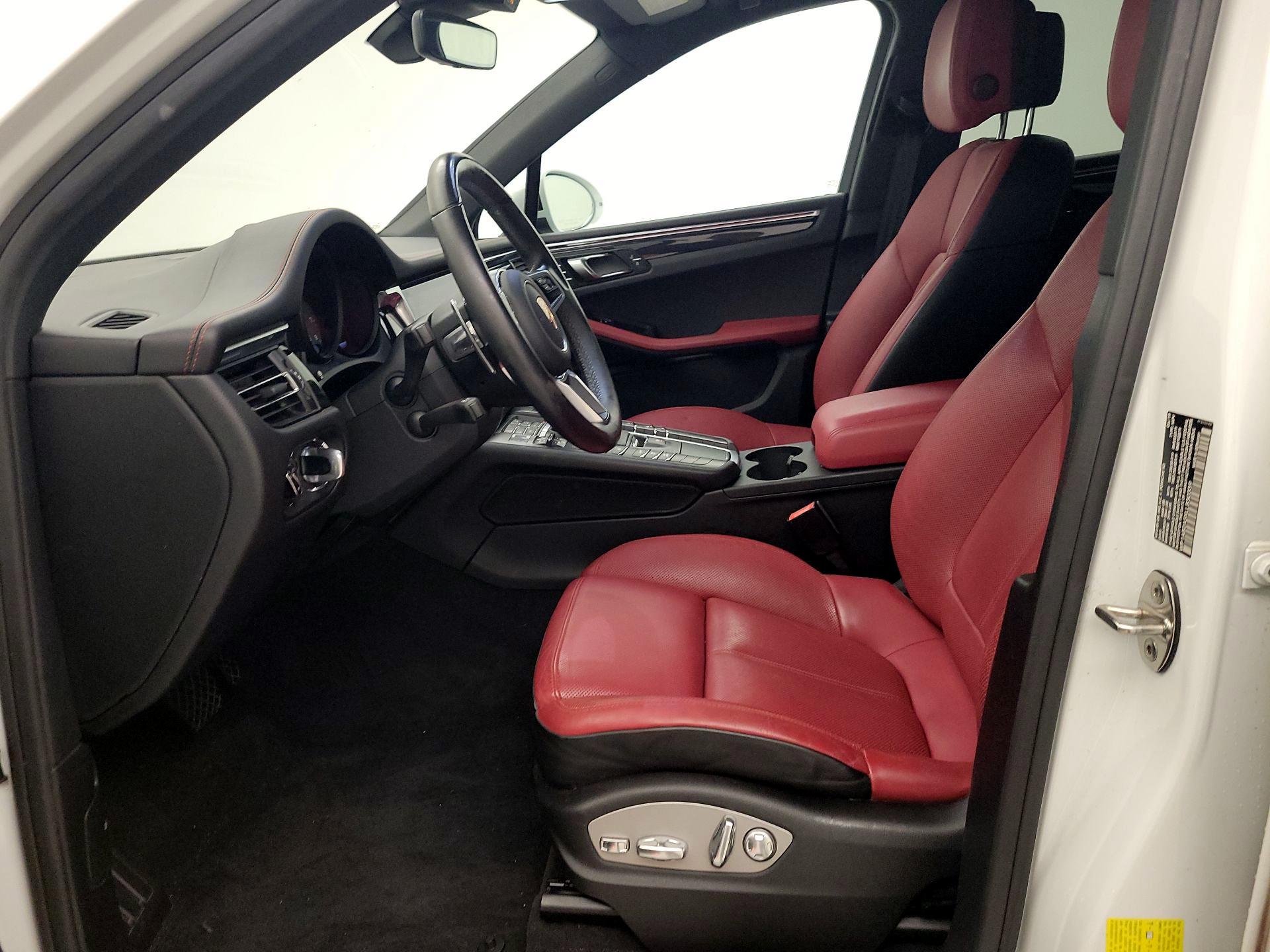 Thumbnail: 2020 Porsche Macan - 11