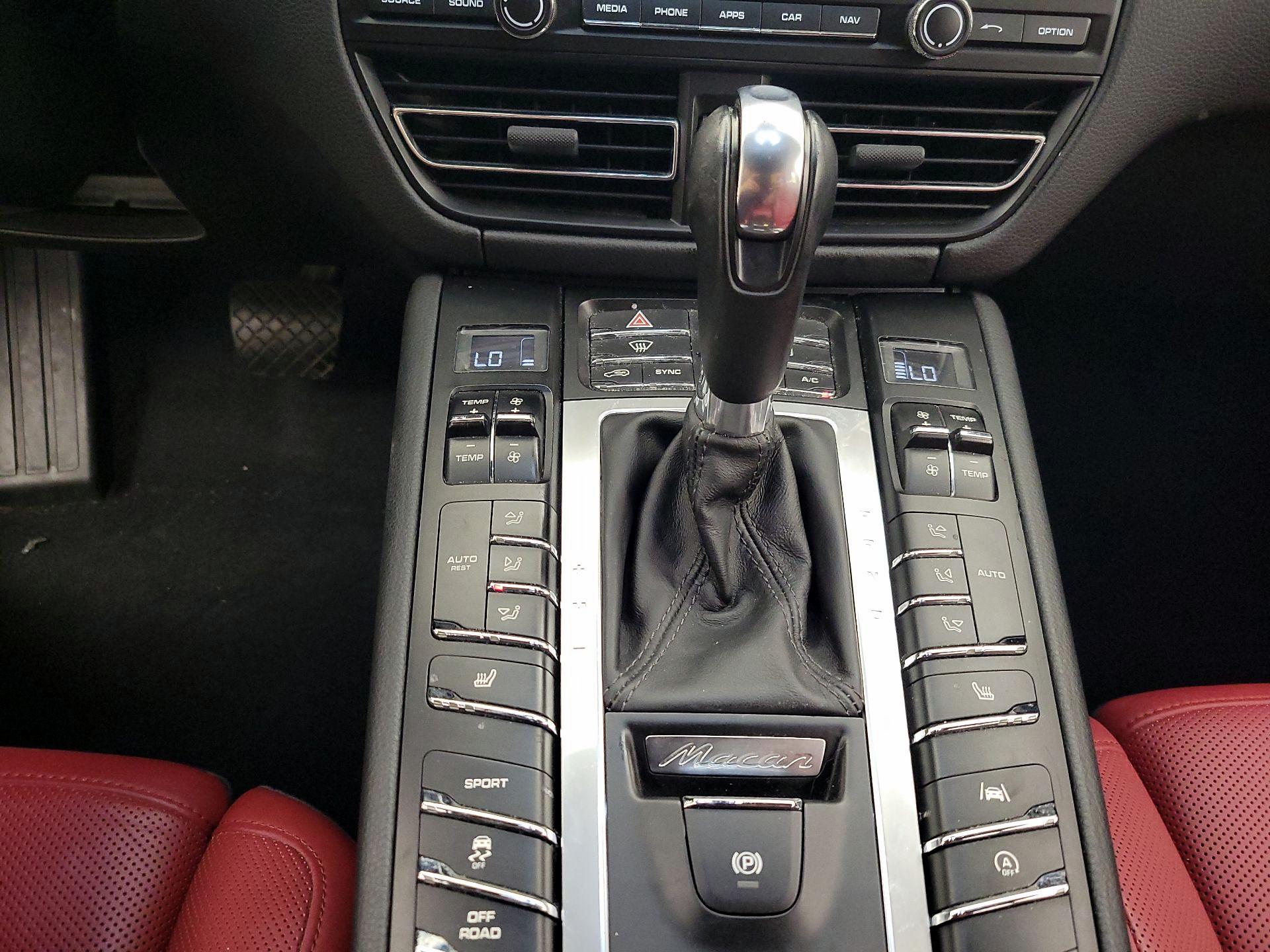 Thumbnail: 2020 Porsche Macan - 17
