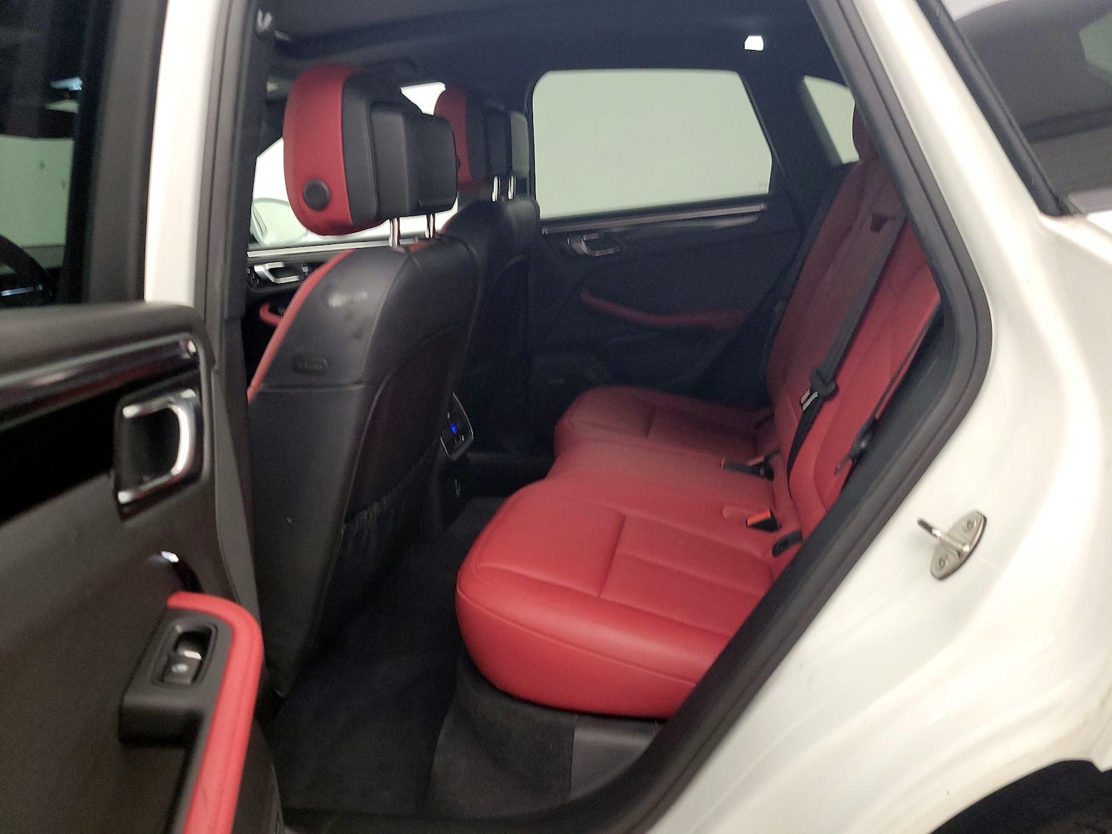 2020 Porsche Macan S - Photo 20