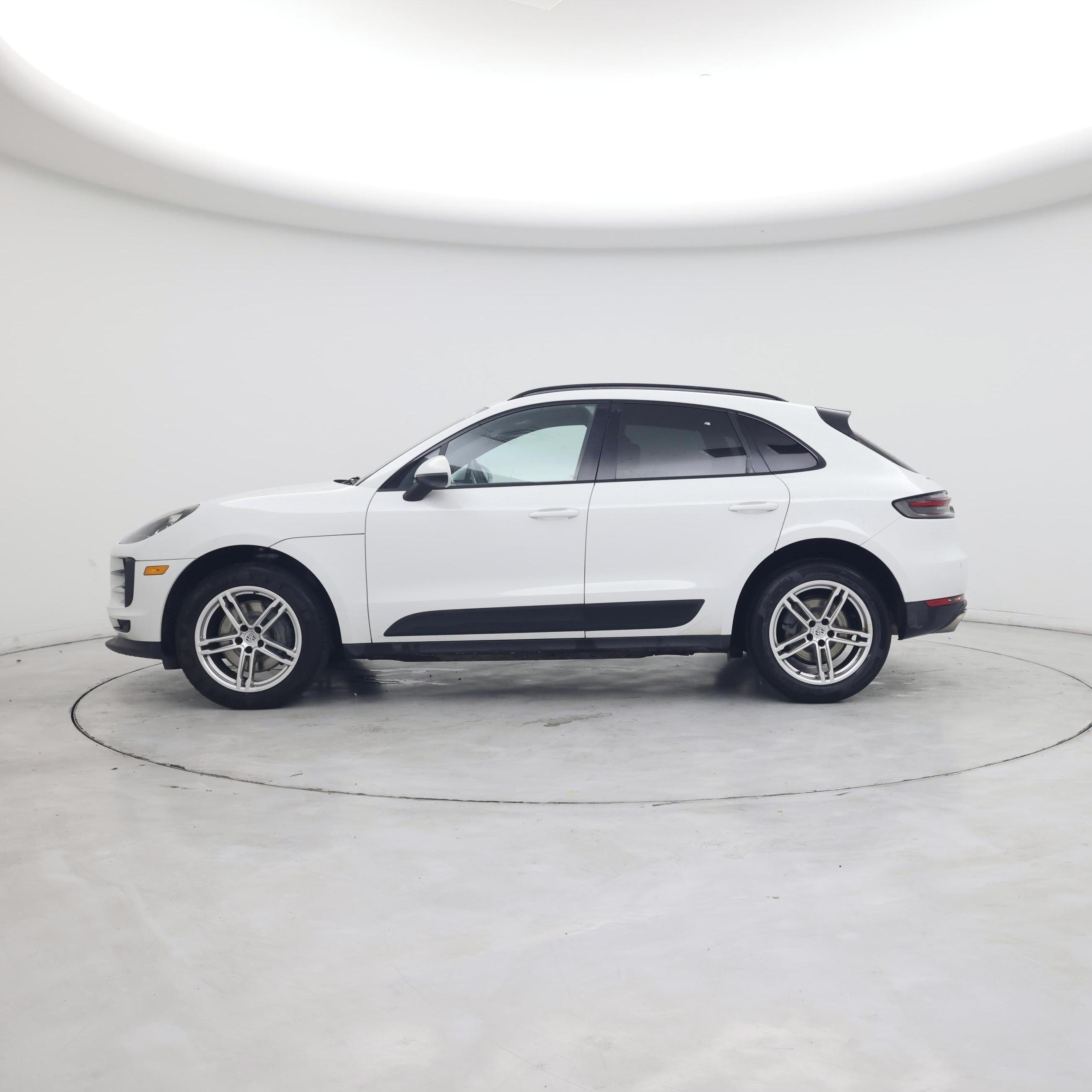 Thumbnail: 2020 Porsche Macan - 3