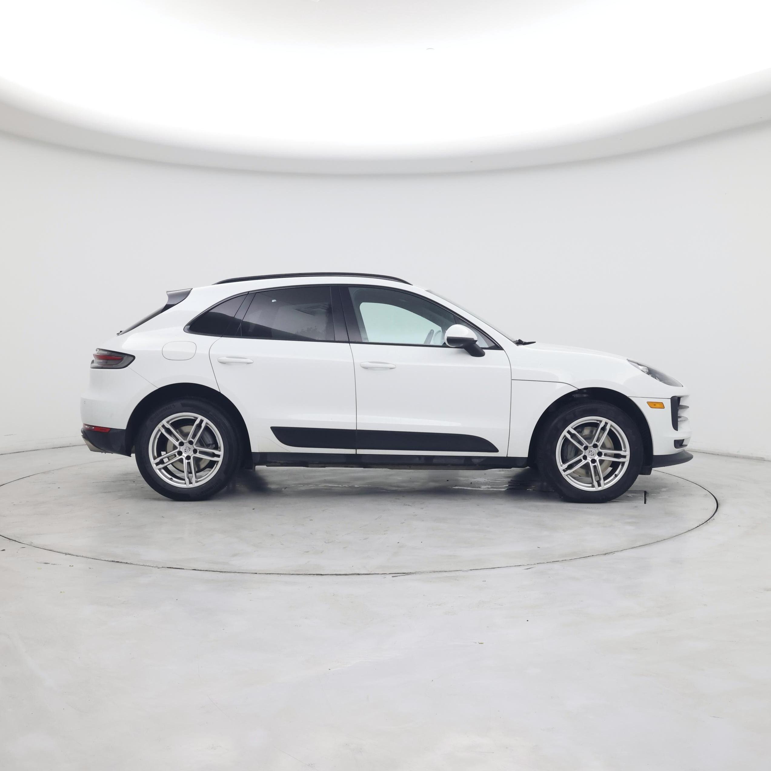Thumbnail: 2020 Porsche Macan - 7