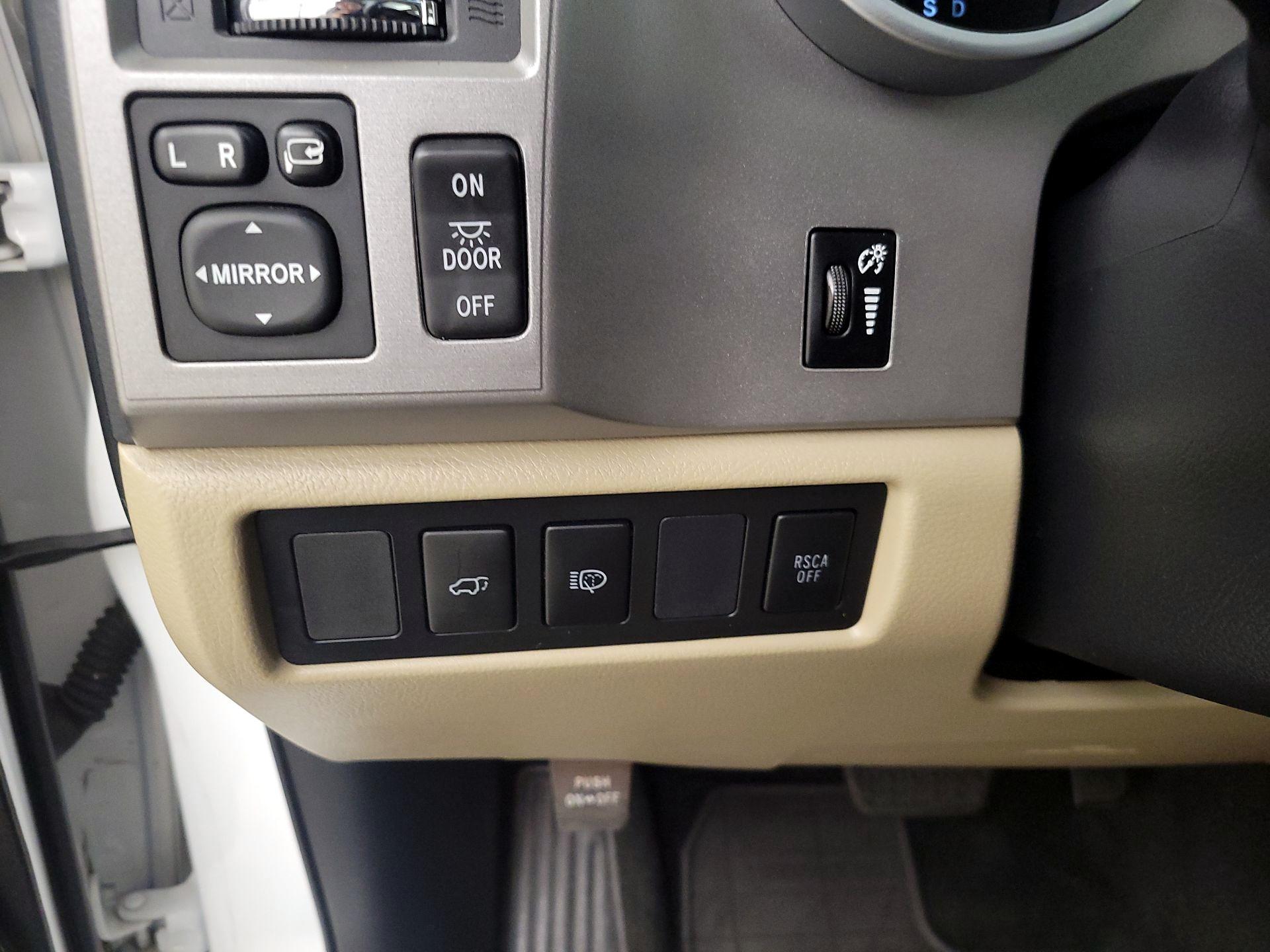 Thumbnail: 2014 Toyota Sequoia - 13