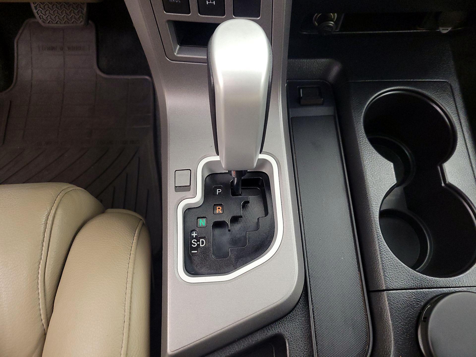 Thumbnail: 2014 Toyota Sequoia - 17