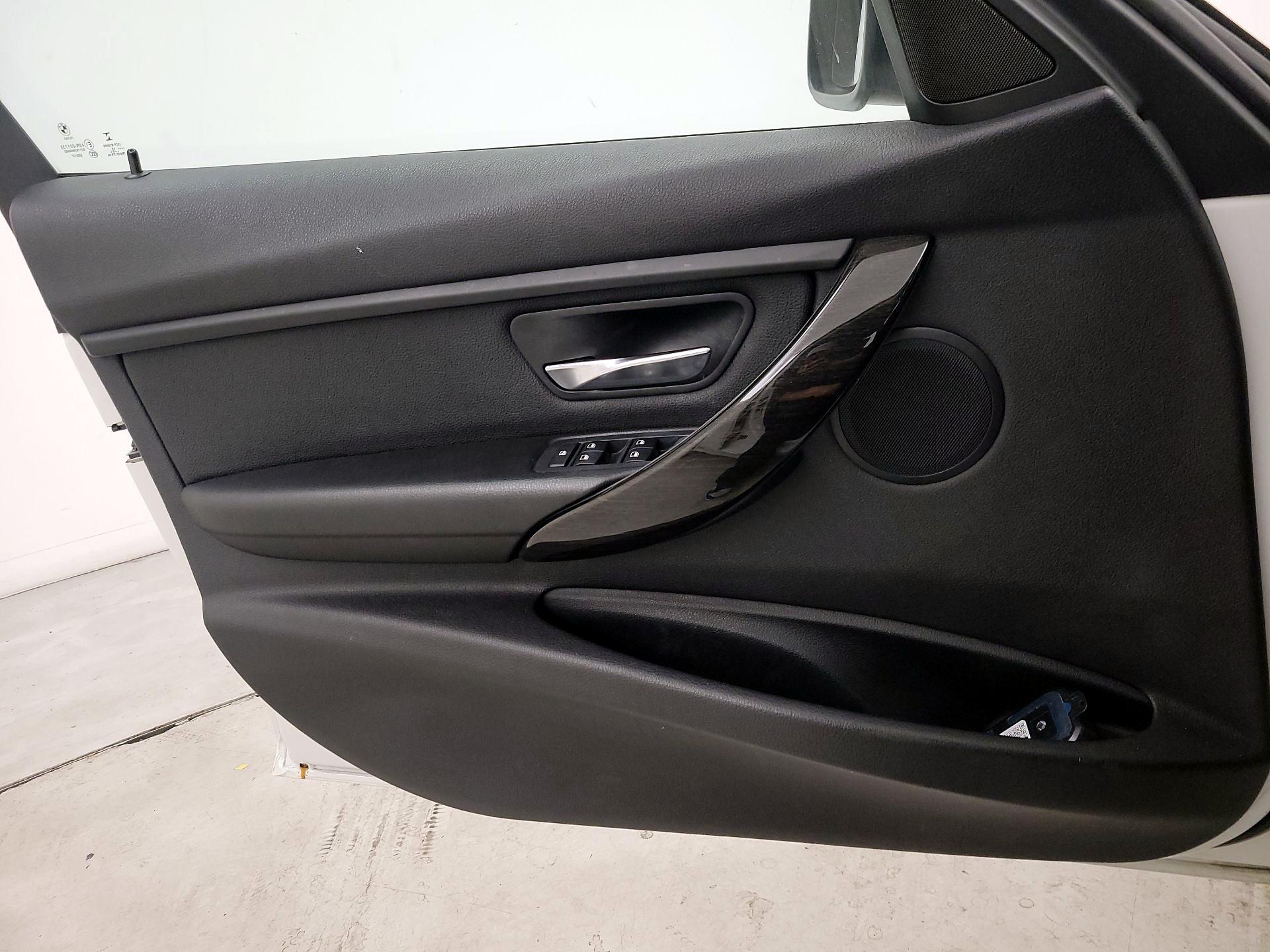 Thumbnail: 2015 BMW 3 Series - 12