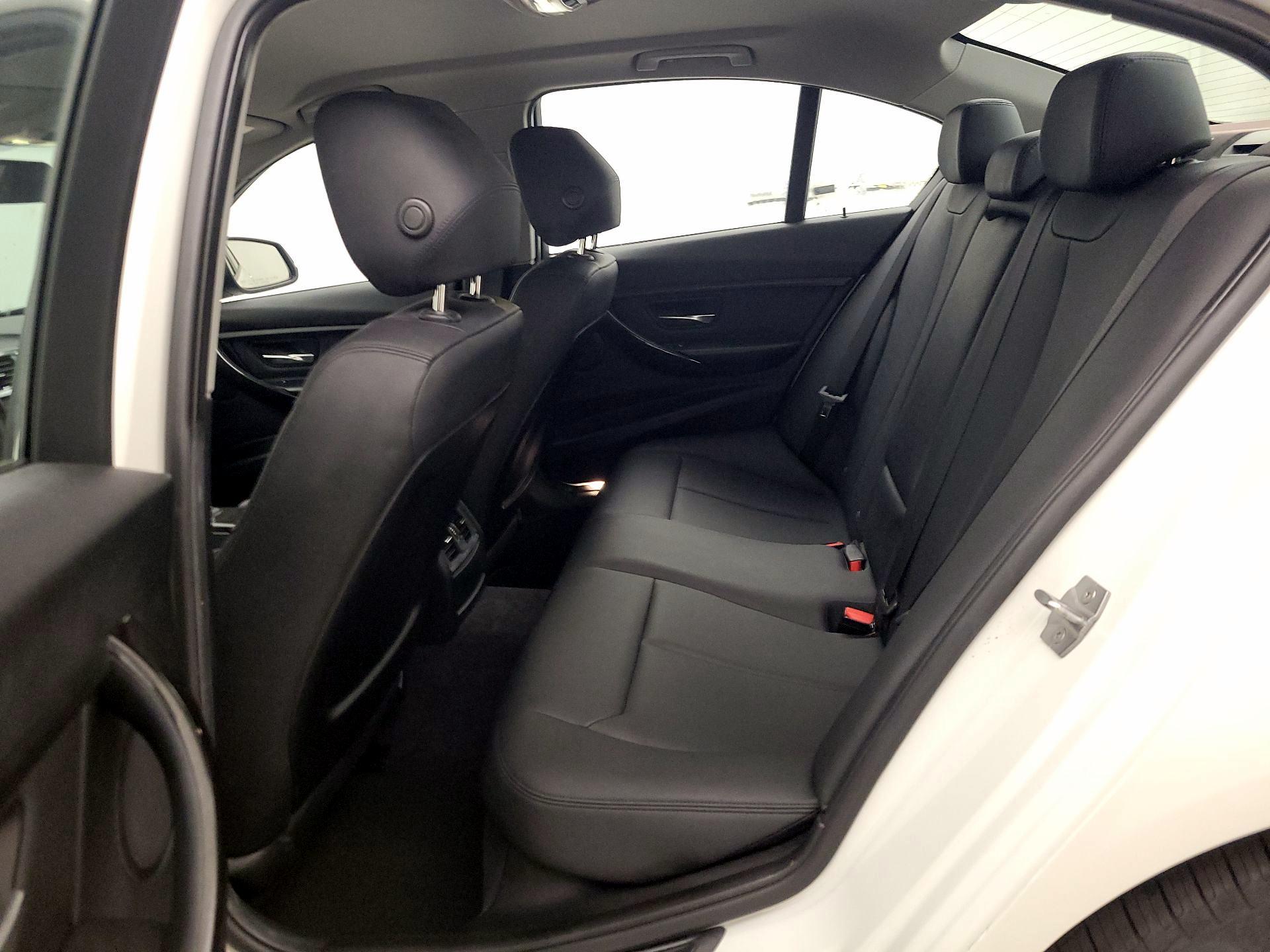 Thumbnail: 2015 BMW 3 Series - 18