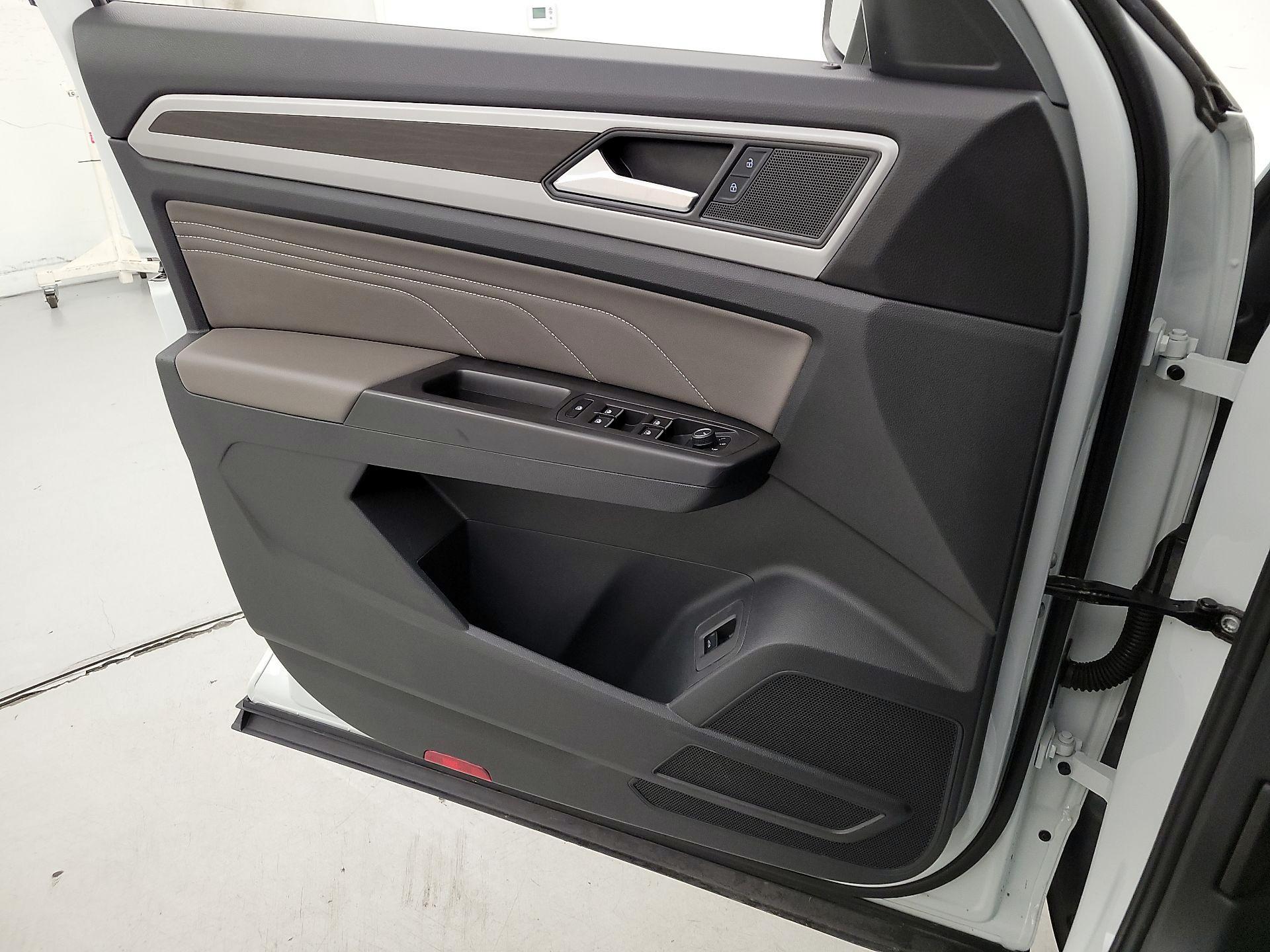 Thumbnail: 2023 Volkswagen Atlas - 12