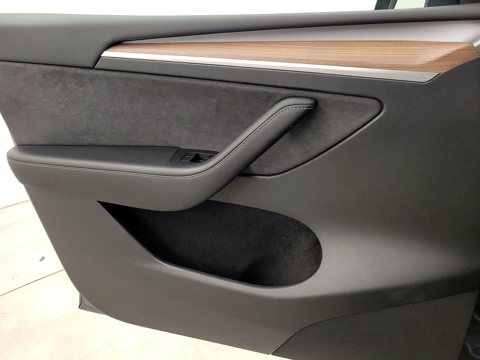 Thumbnail: 2023 Tesla Model Y - 12