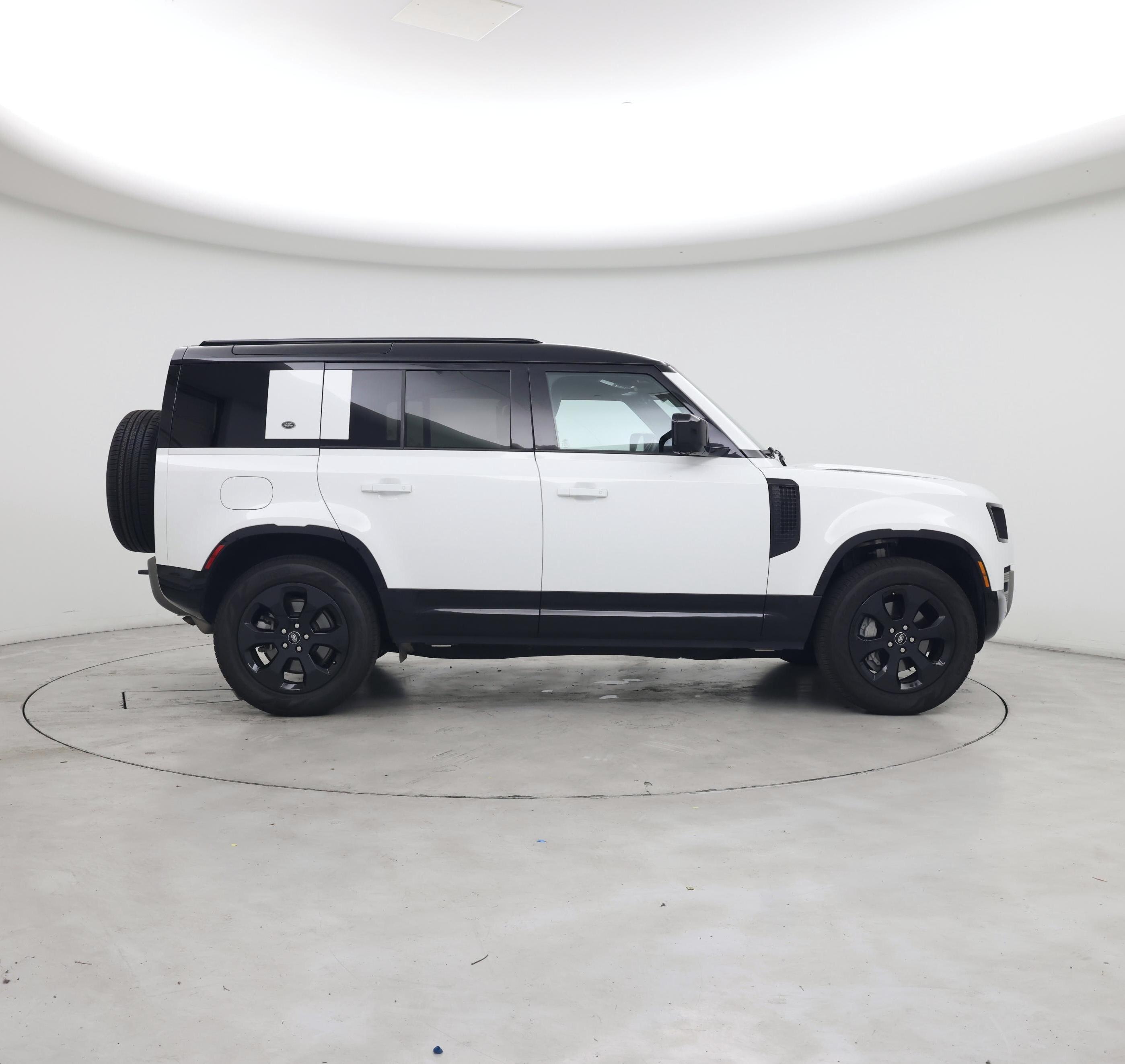 Thumbnail: 2023 Land Rover Defender - 7