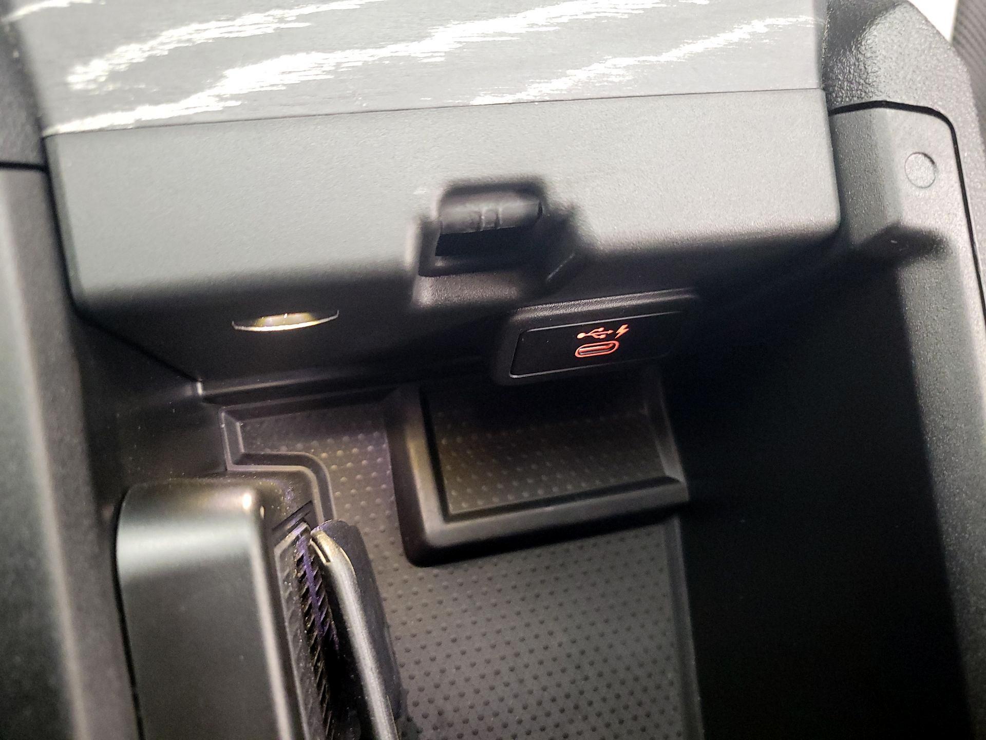 Thumbnail: 2021 BMW M3 - 19