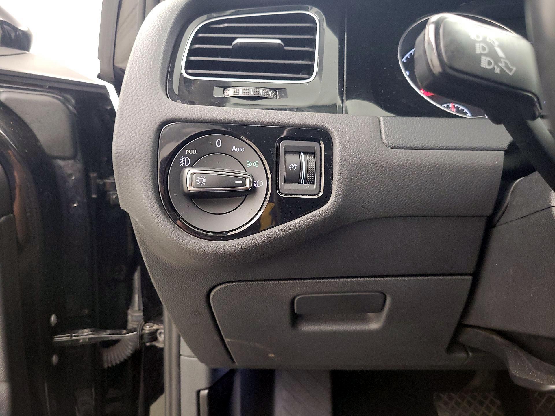 Thumbnail: 2015 Volkswagen Golf - 13