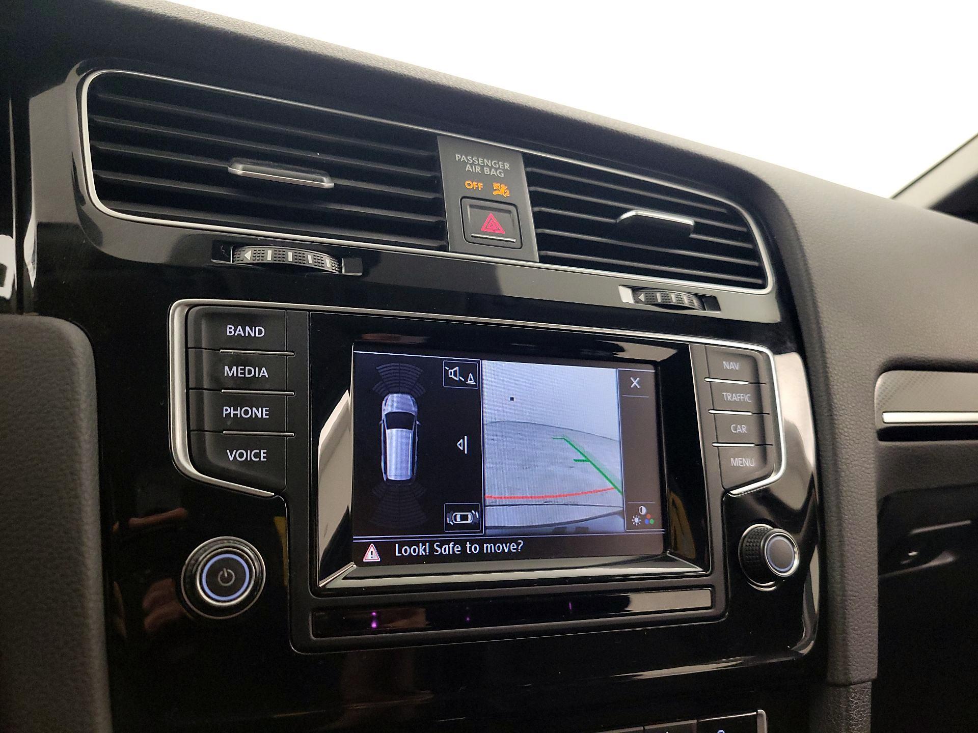 Thumbnail: 2015 Volkswagen Golf - 14