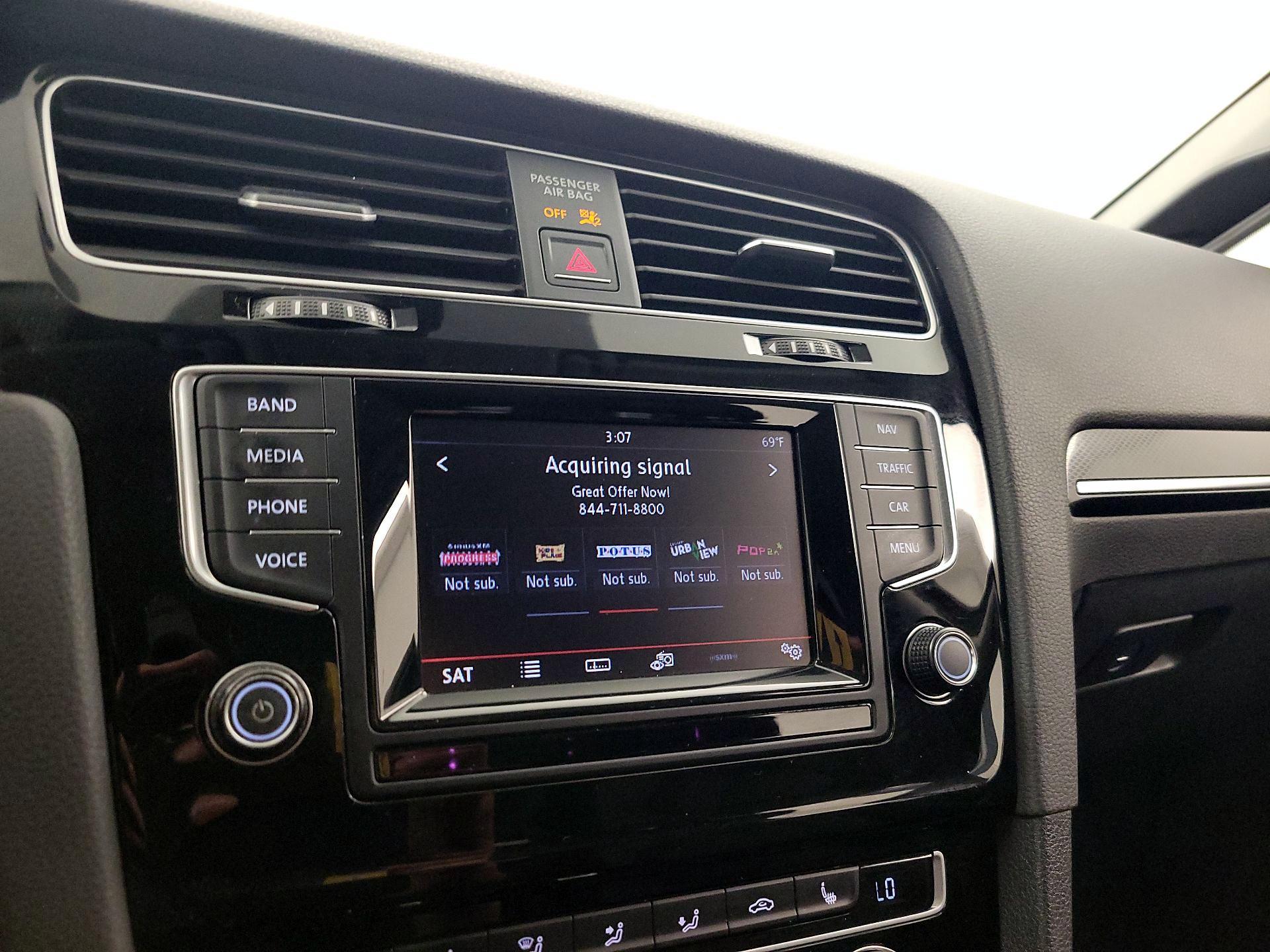 Thumbnail: 2015 Volkswagen Golf - 15