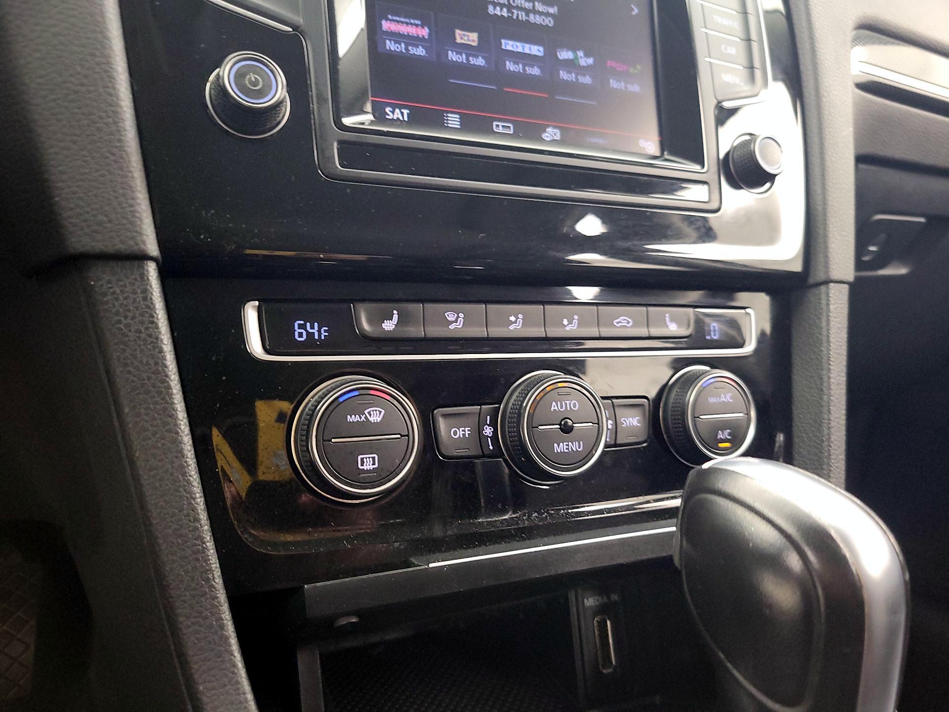 Thumbnail: 2015 Volkswagen Golf - 16