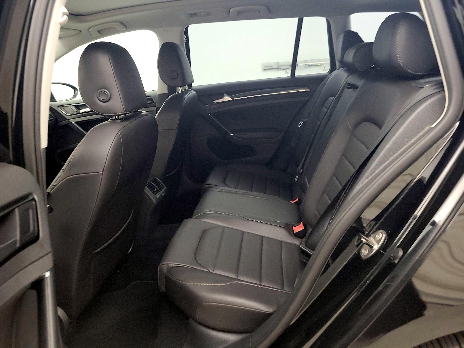 Thumbnail: 2015 Volkswagen Golf - 19