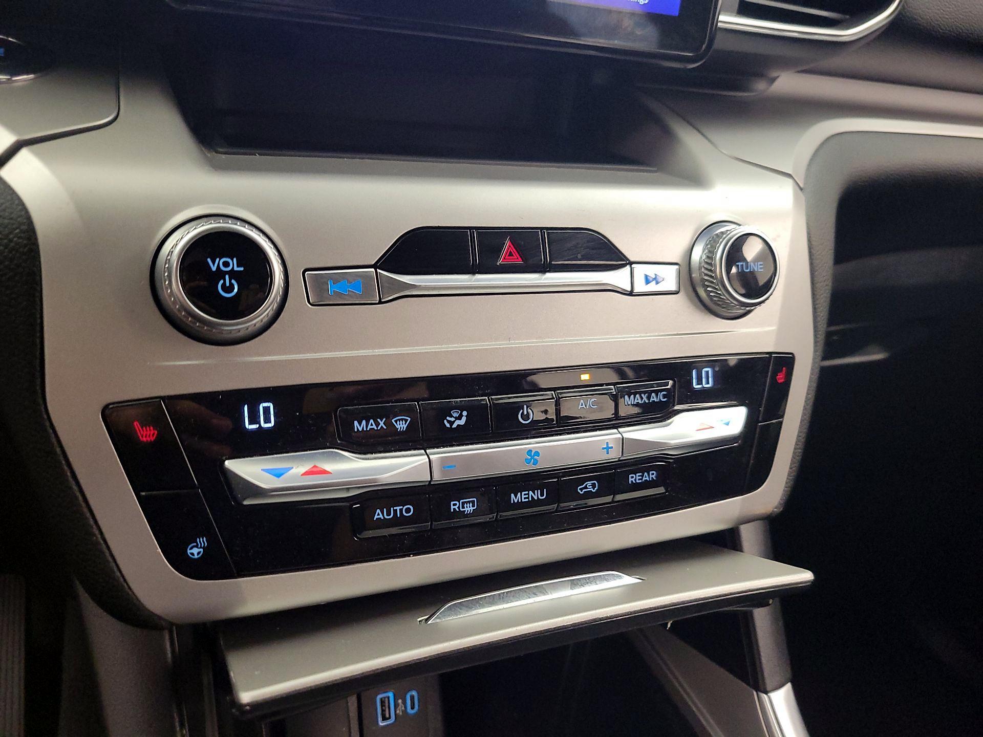 Thumbnail: 2021 Ford Explorer - 16