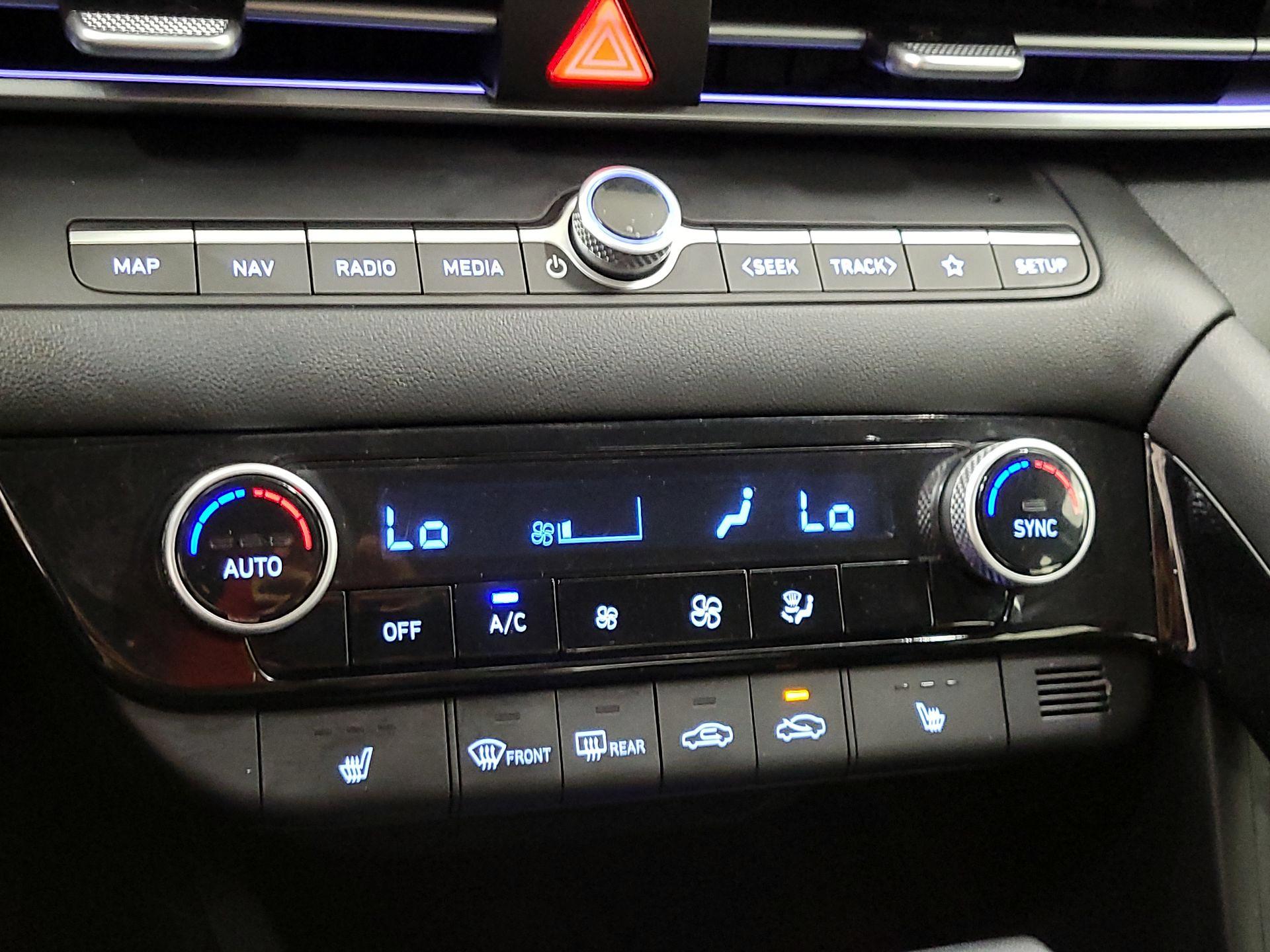 Thumbnail: 2024 Hyundai Elantra - 17