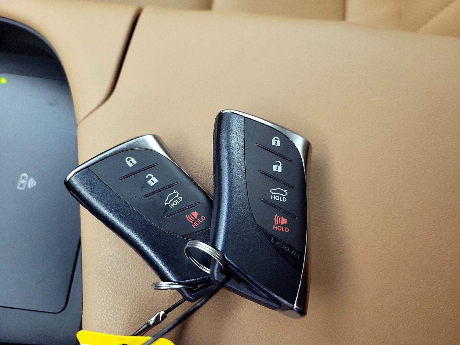 Thumbnail: 2023 Lexus ES - 20