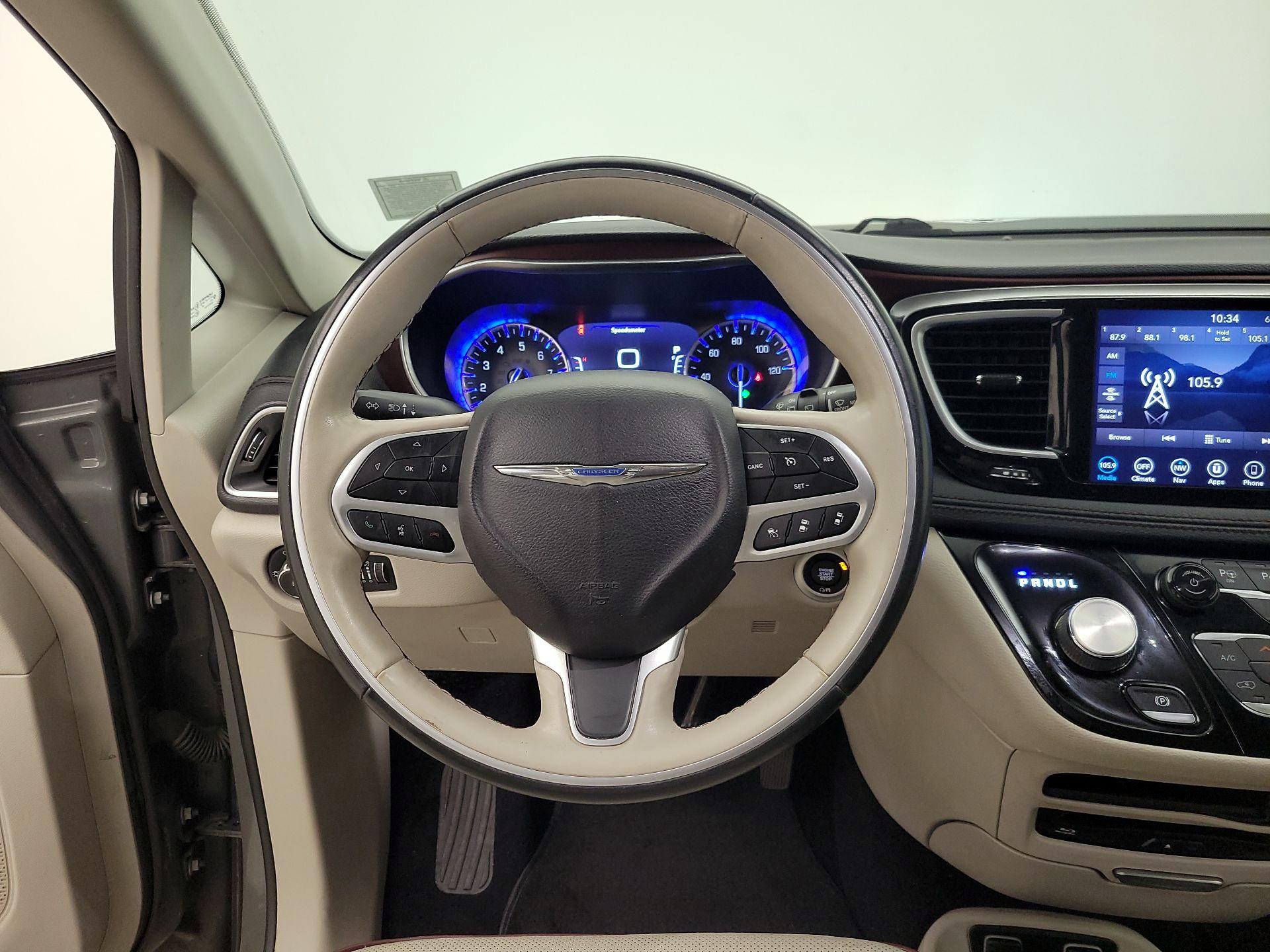 Thumbnail: 2020 Chrysler Pacifica - 10