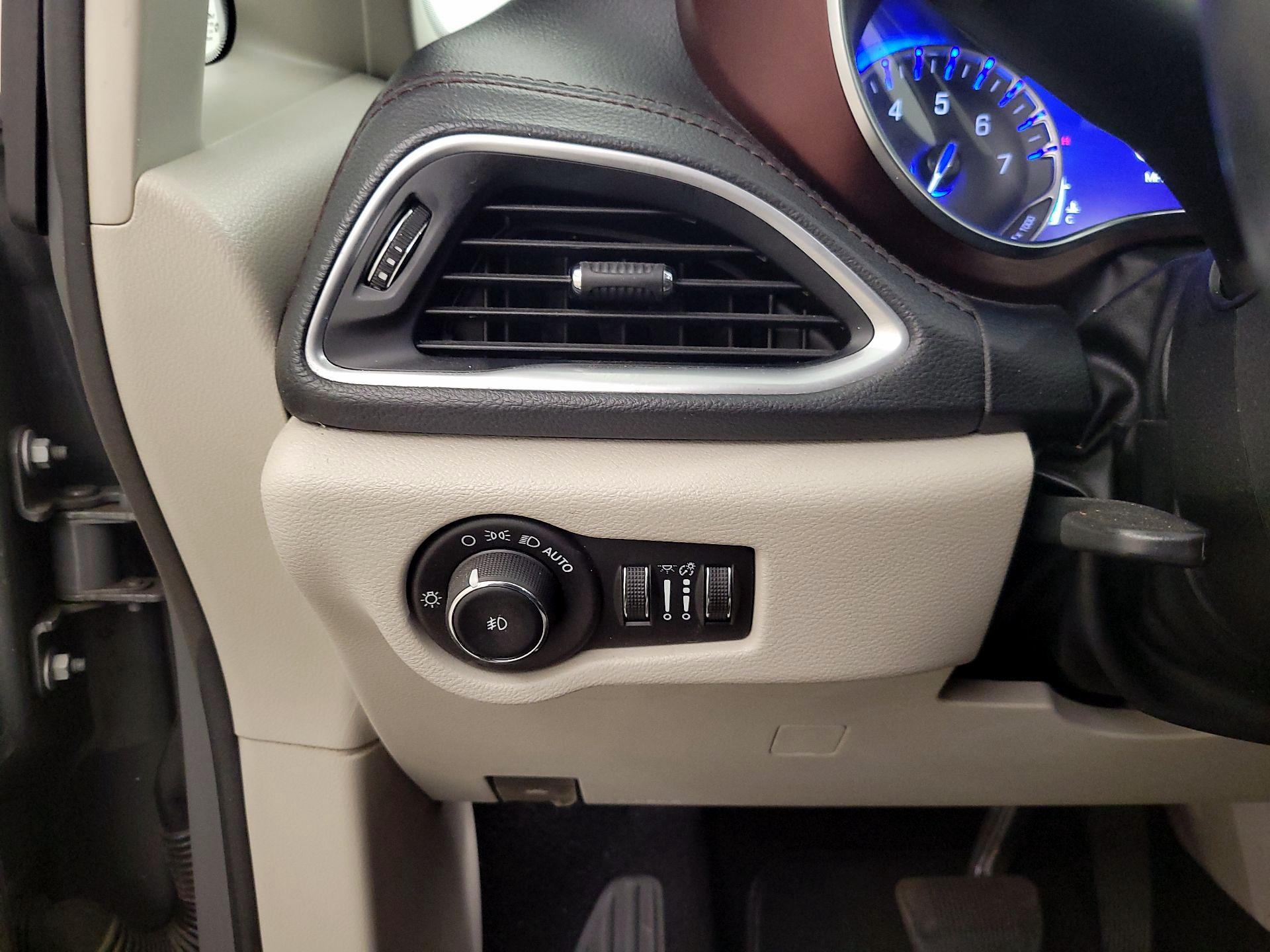 Thumbnail: 2020 Chrysler Pacifica - 13