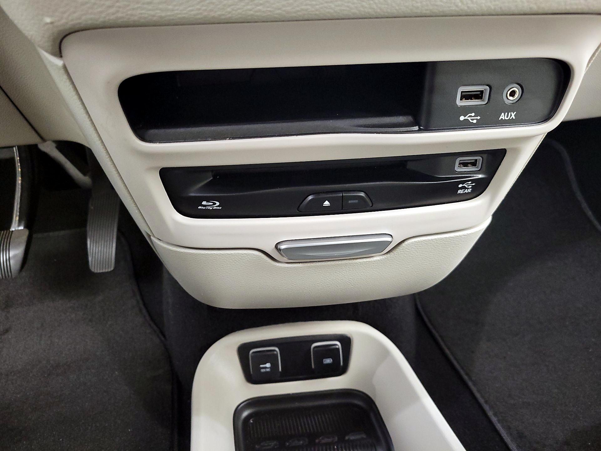 Thumbnail: 2020 Chrysler Pacifica - 18