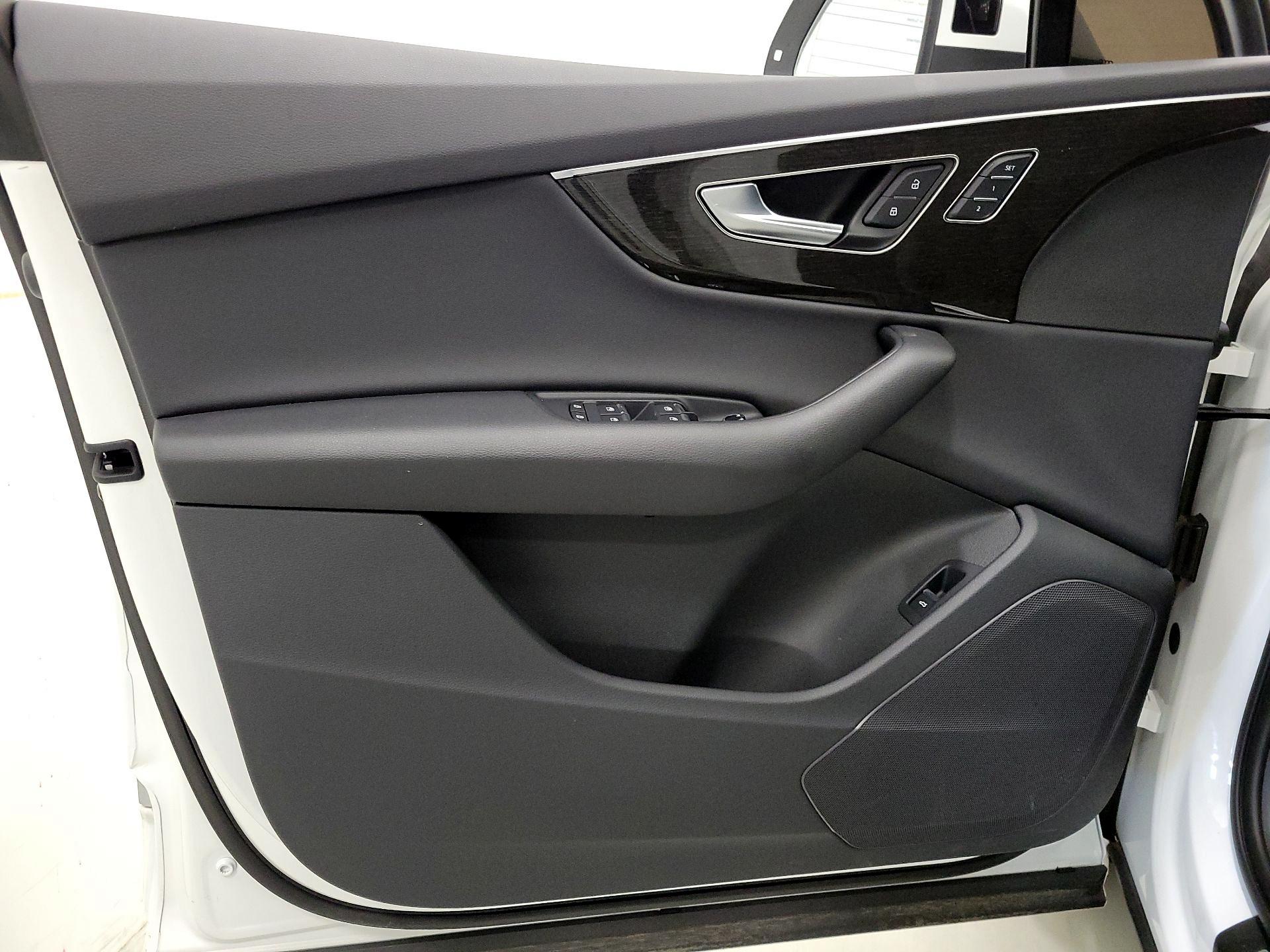 Thumbnail: 2025 Audi Q7 - 12