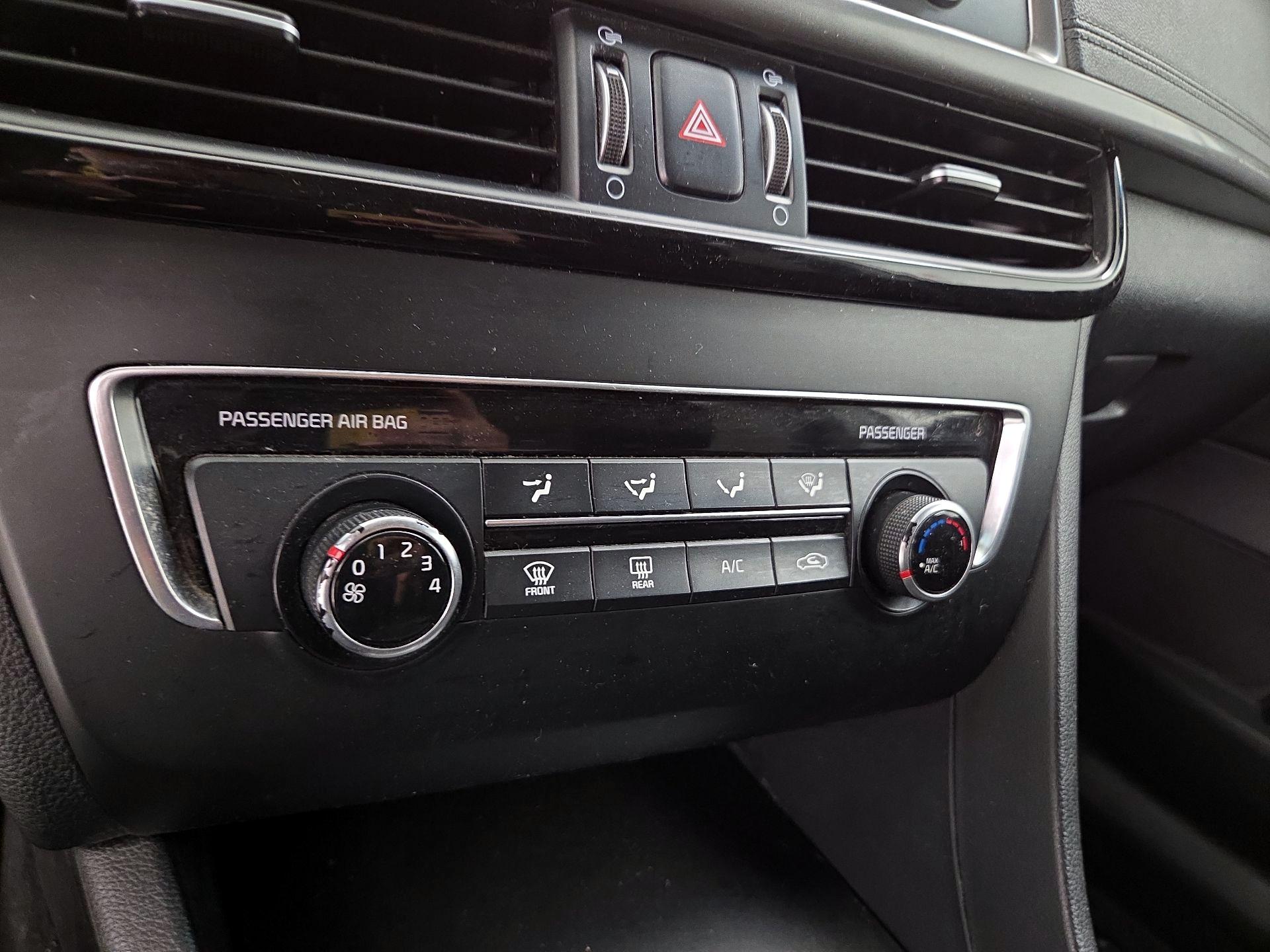 Thumbnail: 2016 Kia Optima - 16