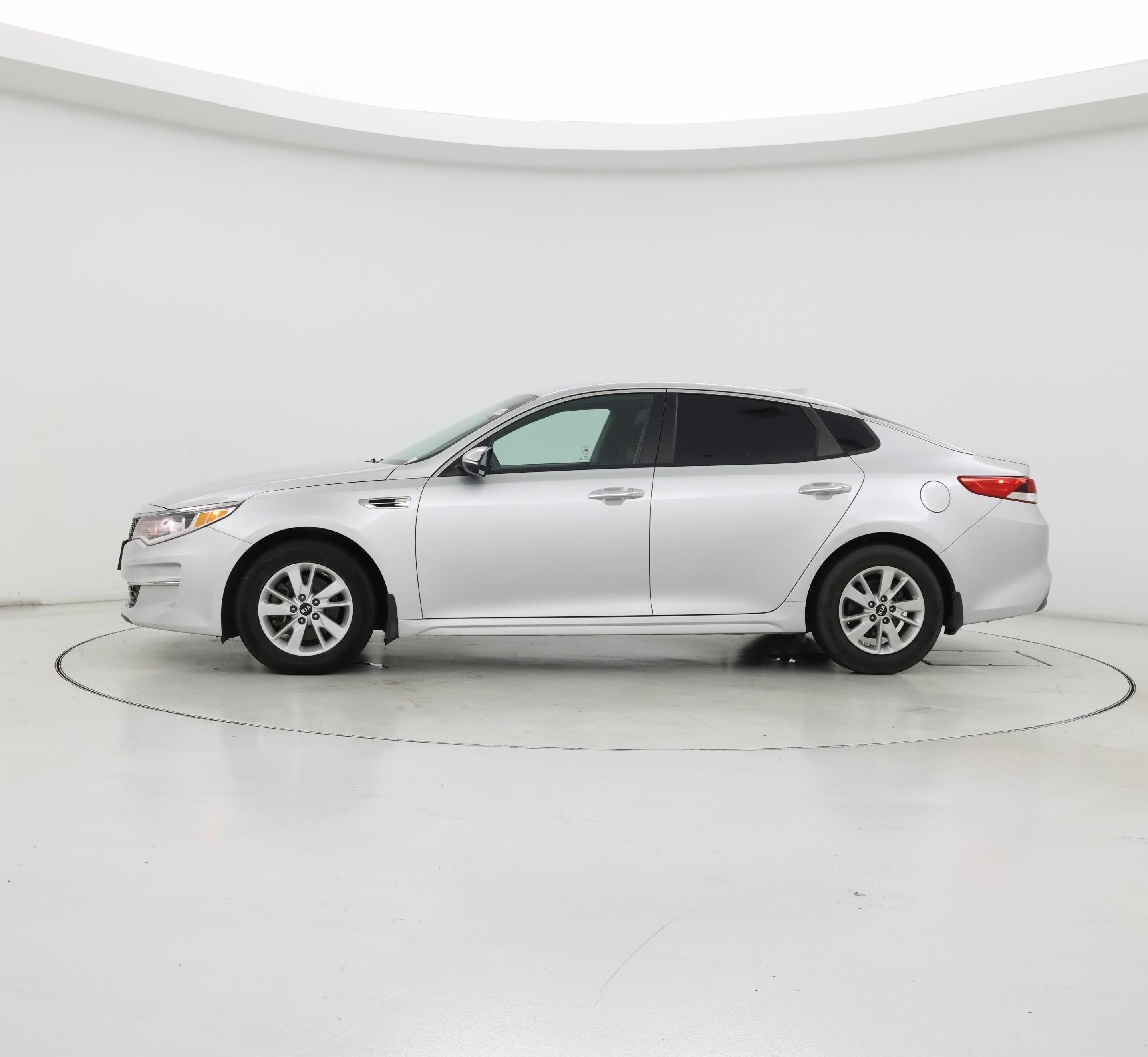 Thumbnail: 2016 Kia Optima - 3