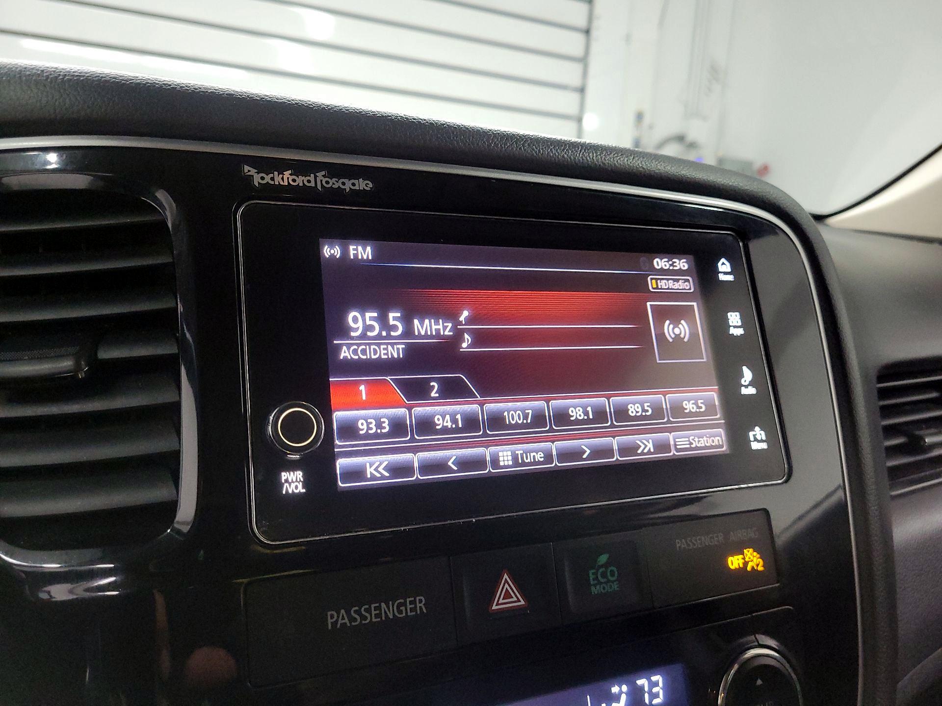 Thumbnail: 2018 Mitsubishi Outlander - 15