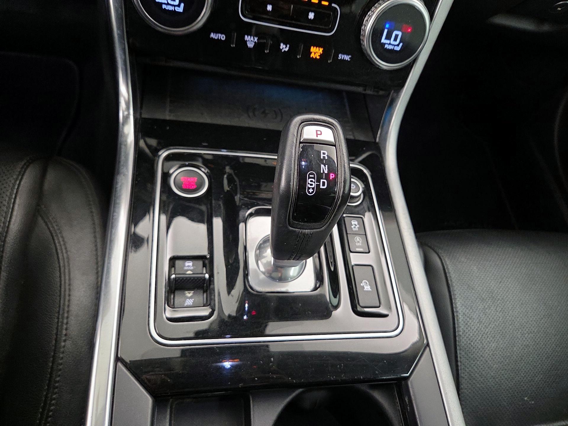 Thumbnail: 2020 Jaguar XE - 18