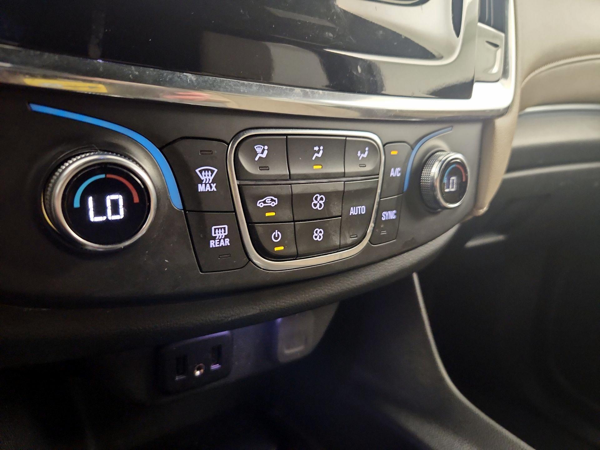 Thumbnail: 2023 Chevrolet Traverse - 16