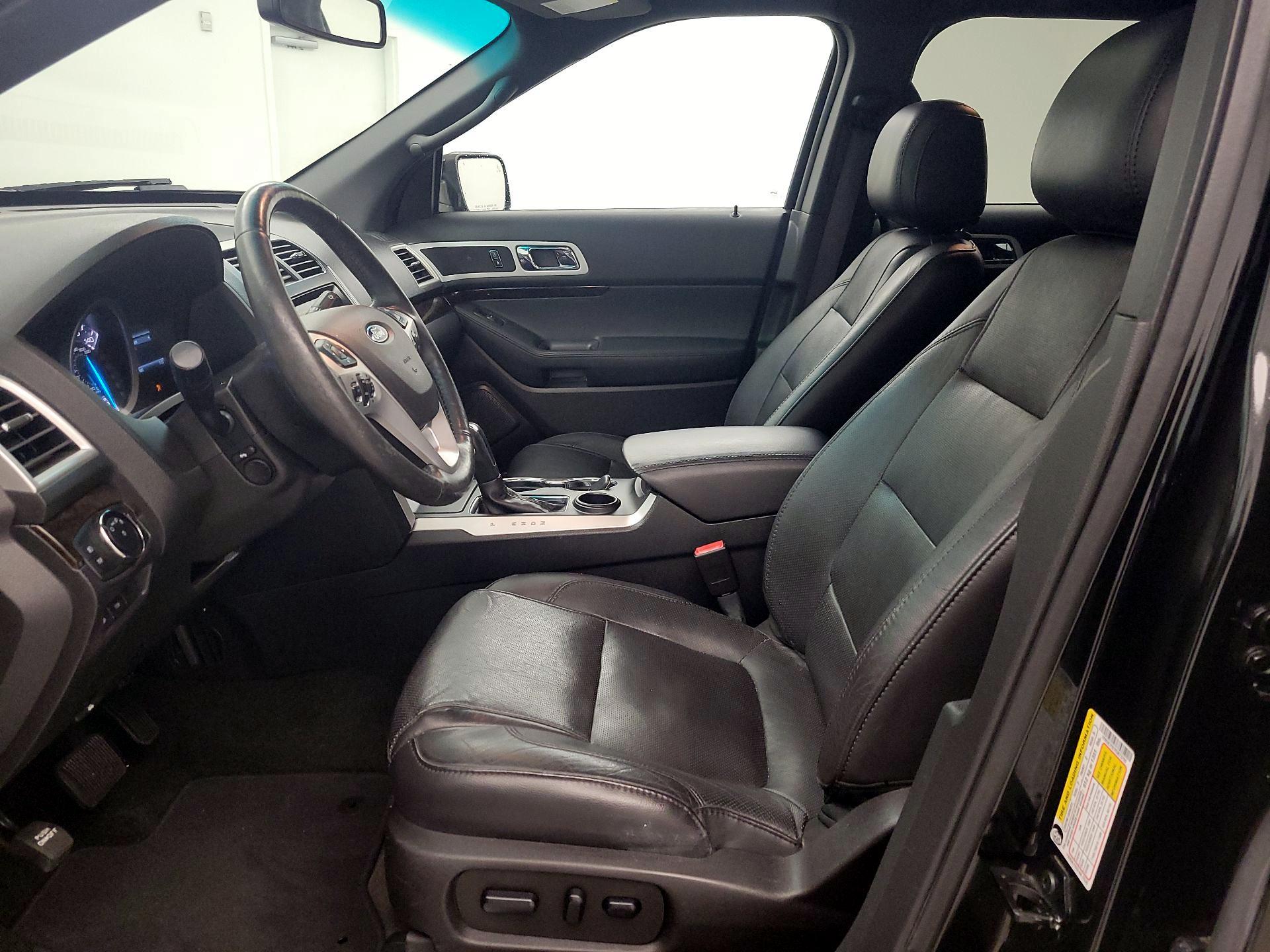 Thumbnail: 2015 Ford Explorer - 9