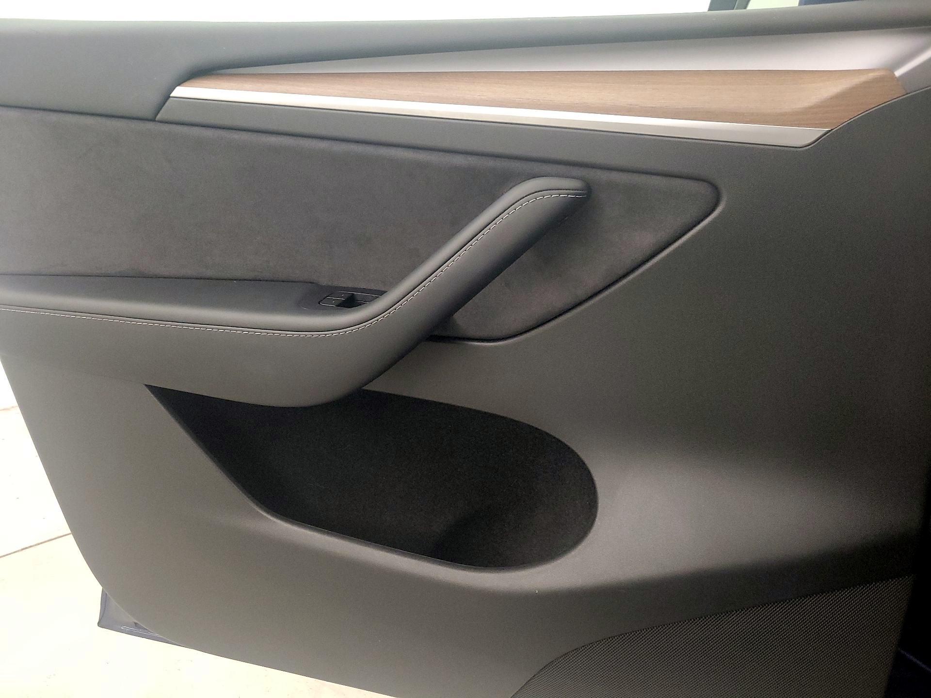 Thumbnail: 2023 Tesla Model Y - 12