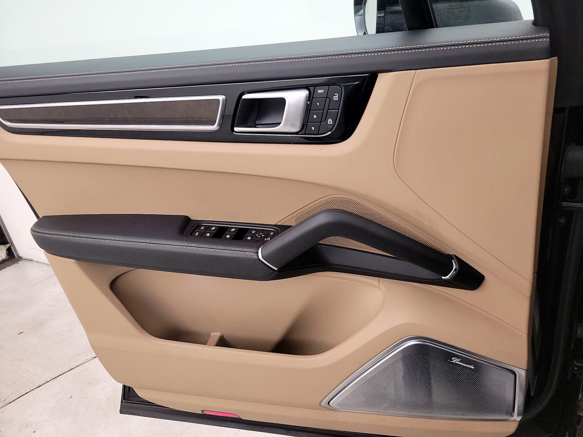 Thumbnail: 2022 Porsche Cayenne - 12