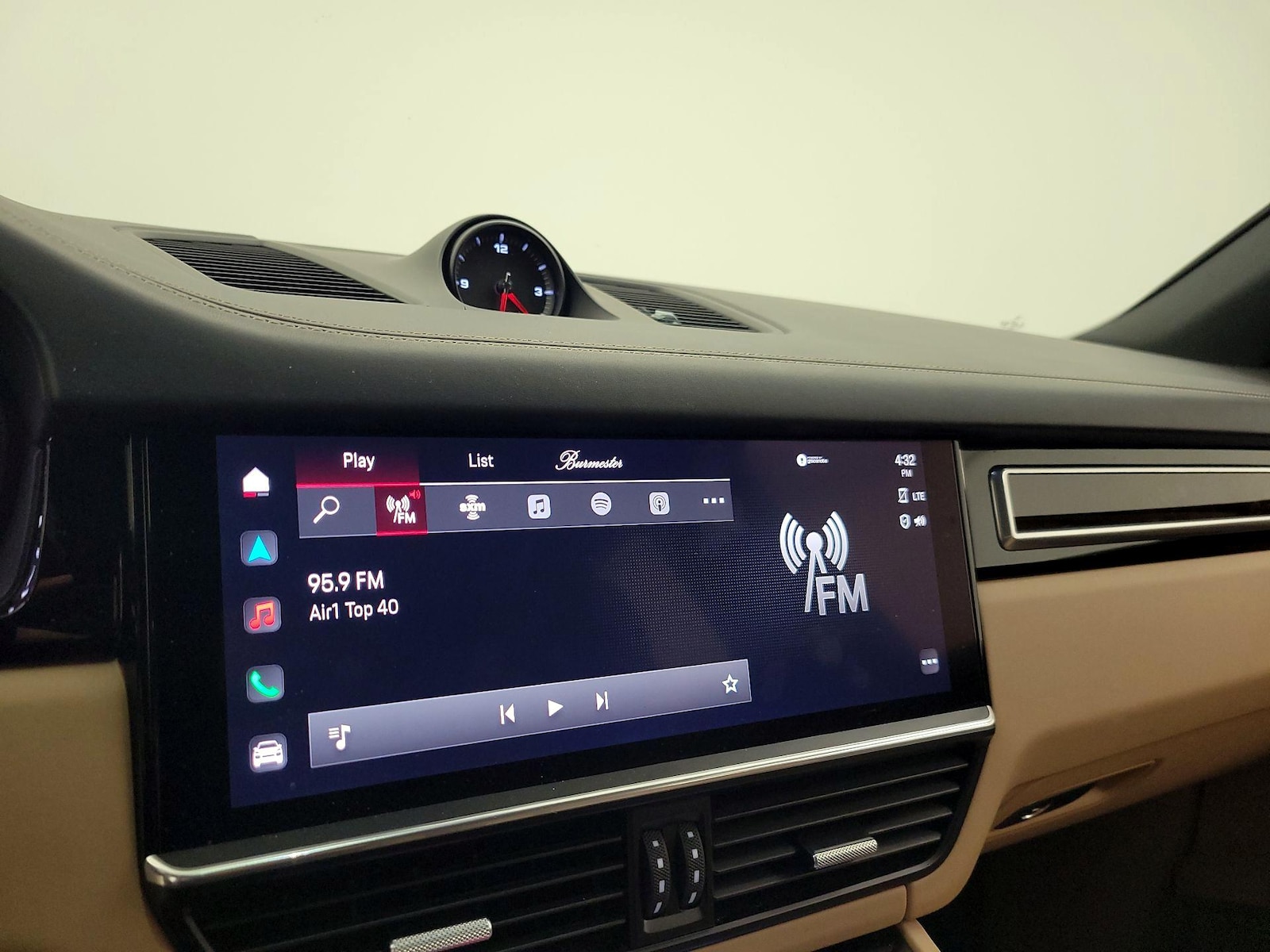 2022 Porsche Cayenne Base - Photo 16