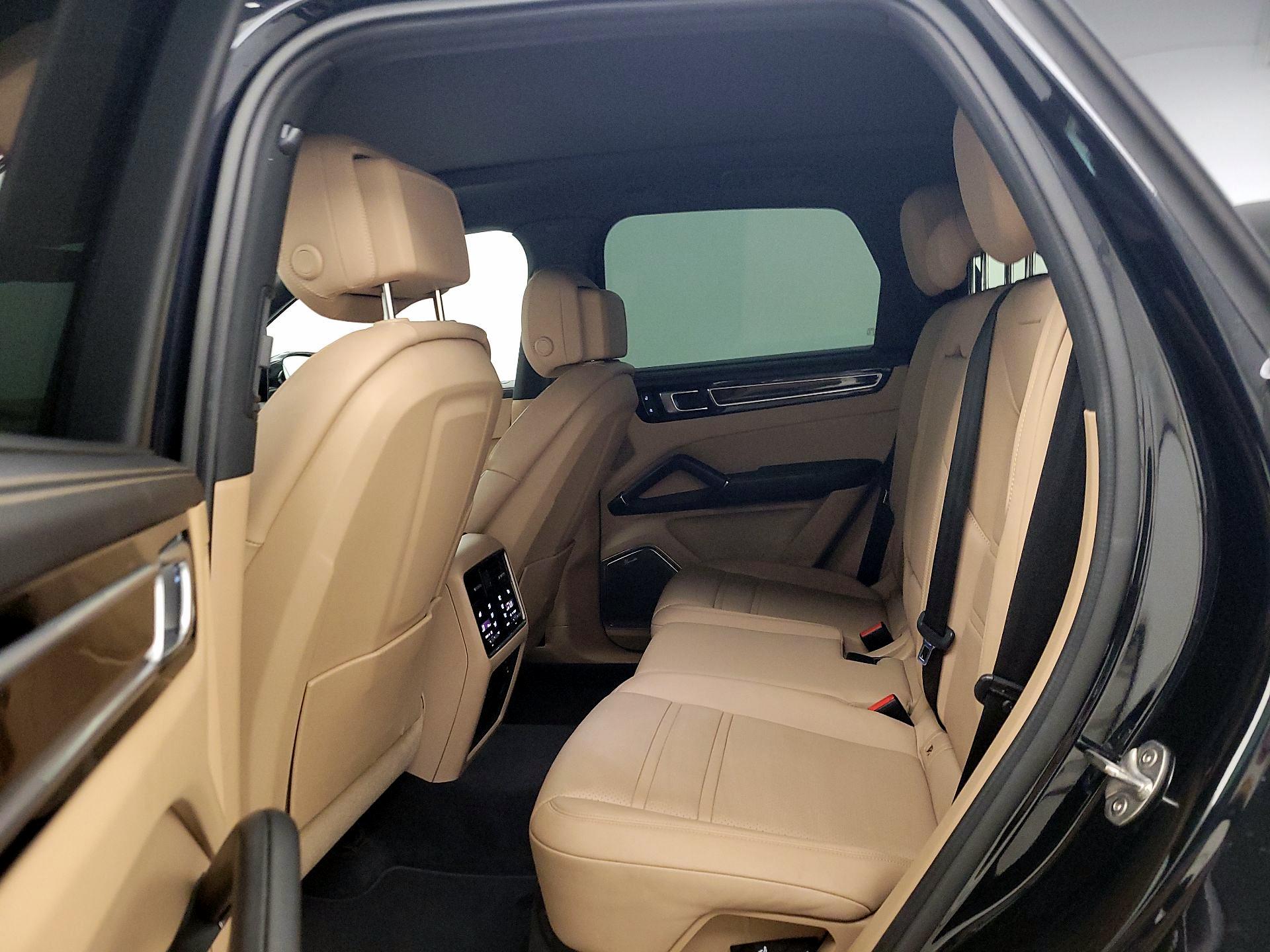 Thumbnail: 2022 Porsche Cayenne - 19