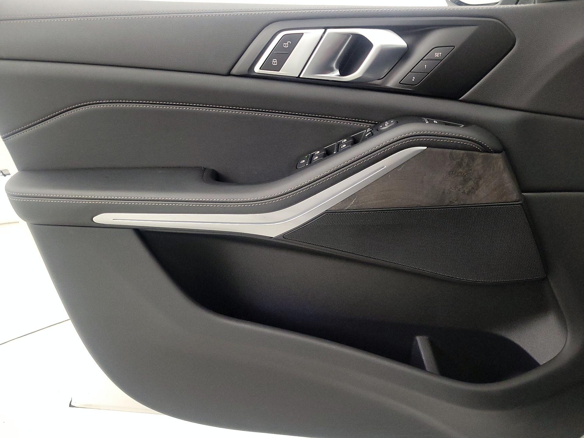 Thumbnail: 2023 BMW X5 - 12