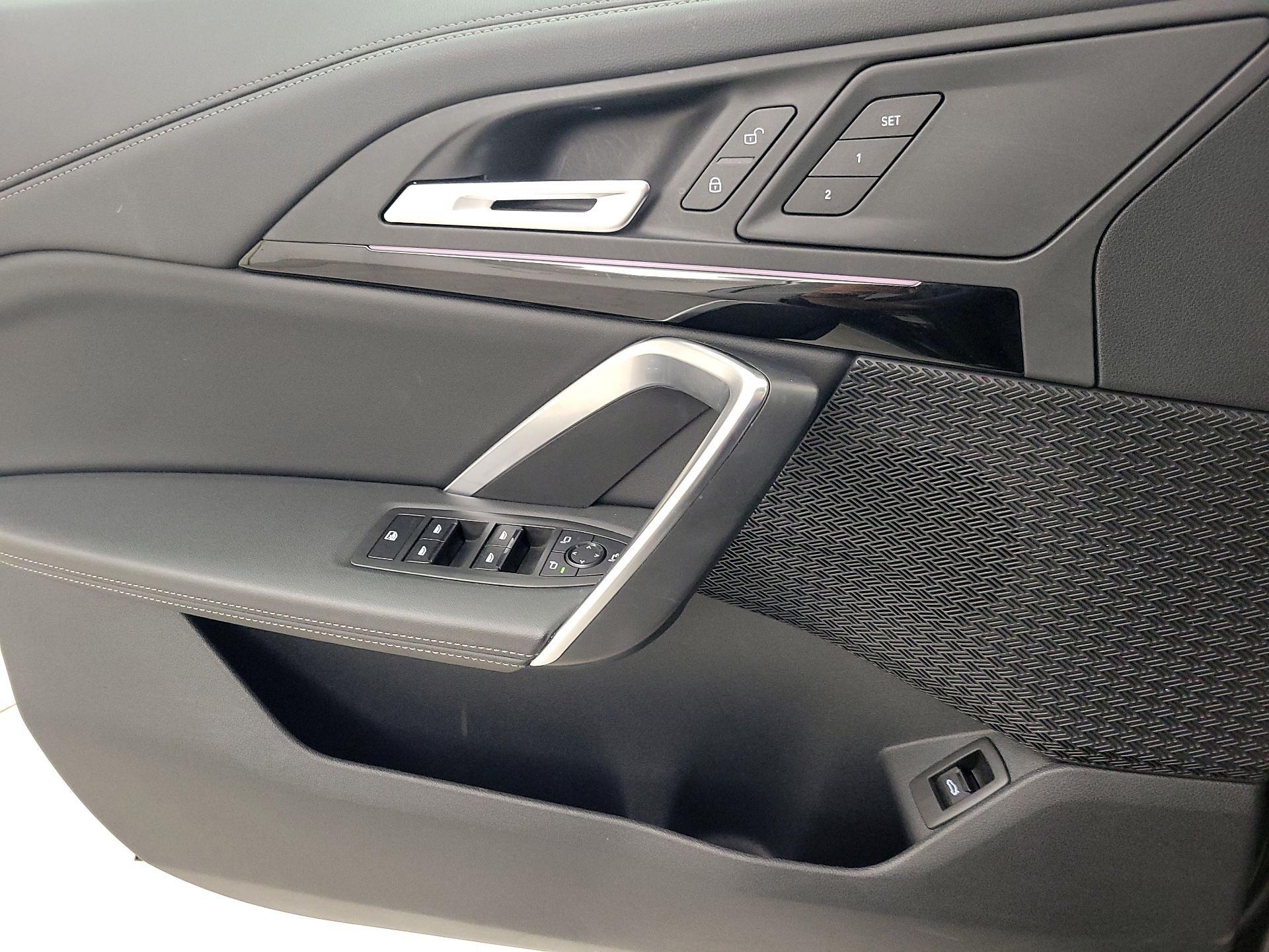 Thumbnail: 2025 BMW X1 - 12