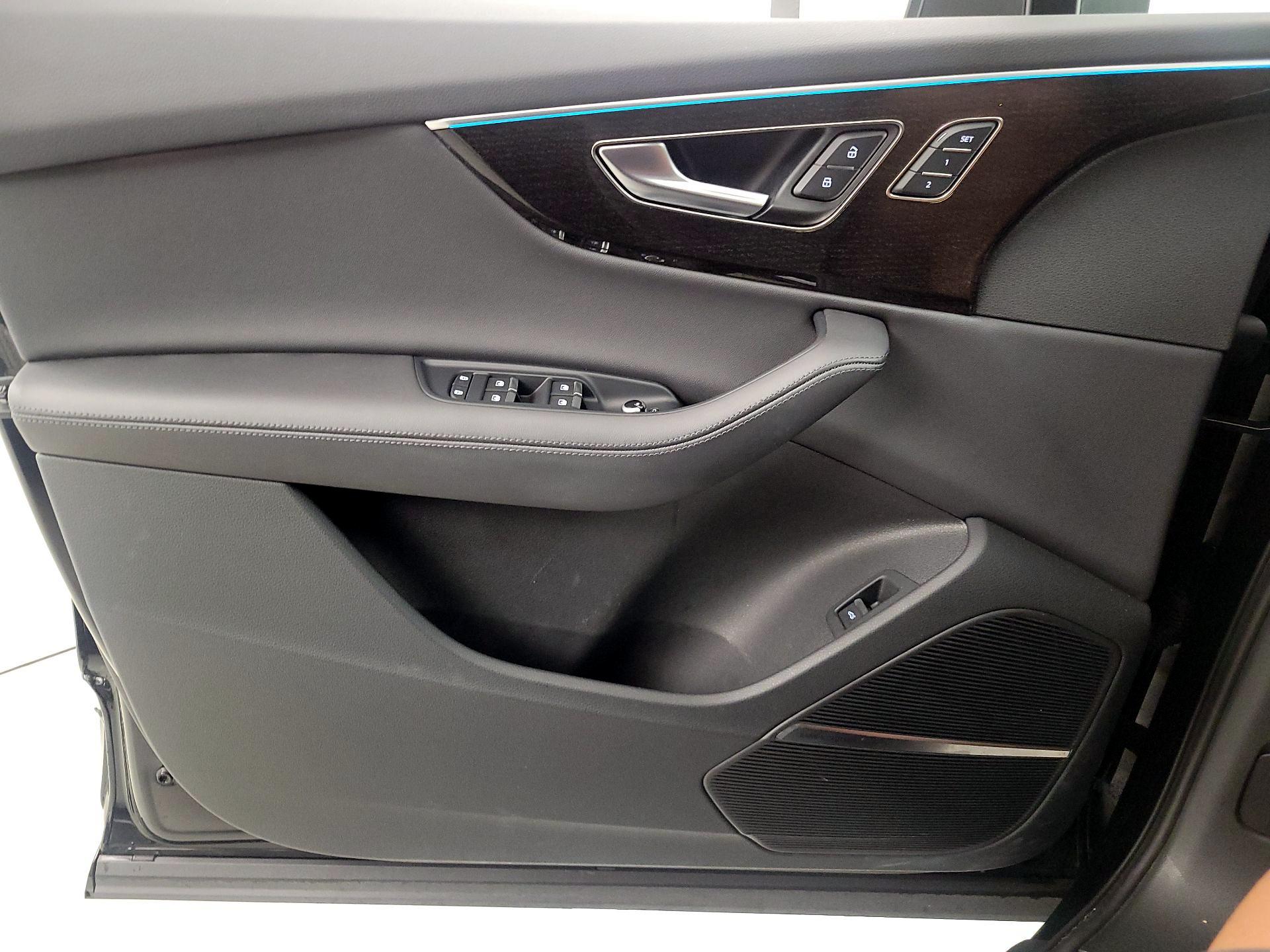 Thumbnail: 2023 Audi Q7 - 12