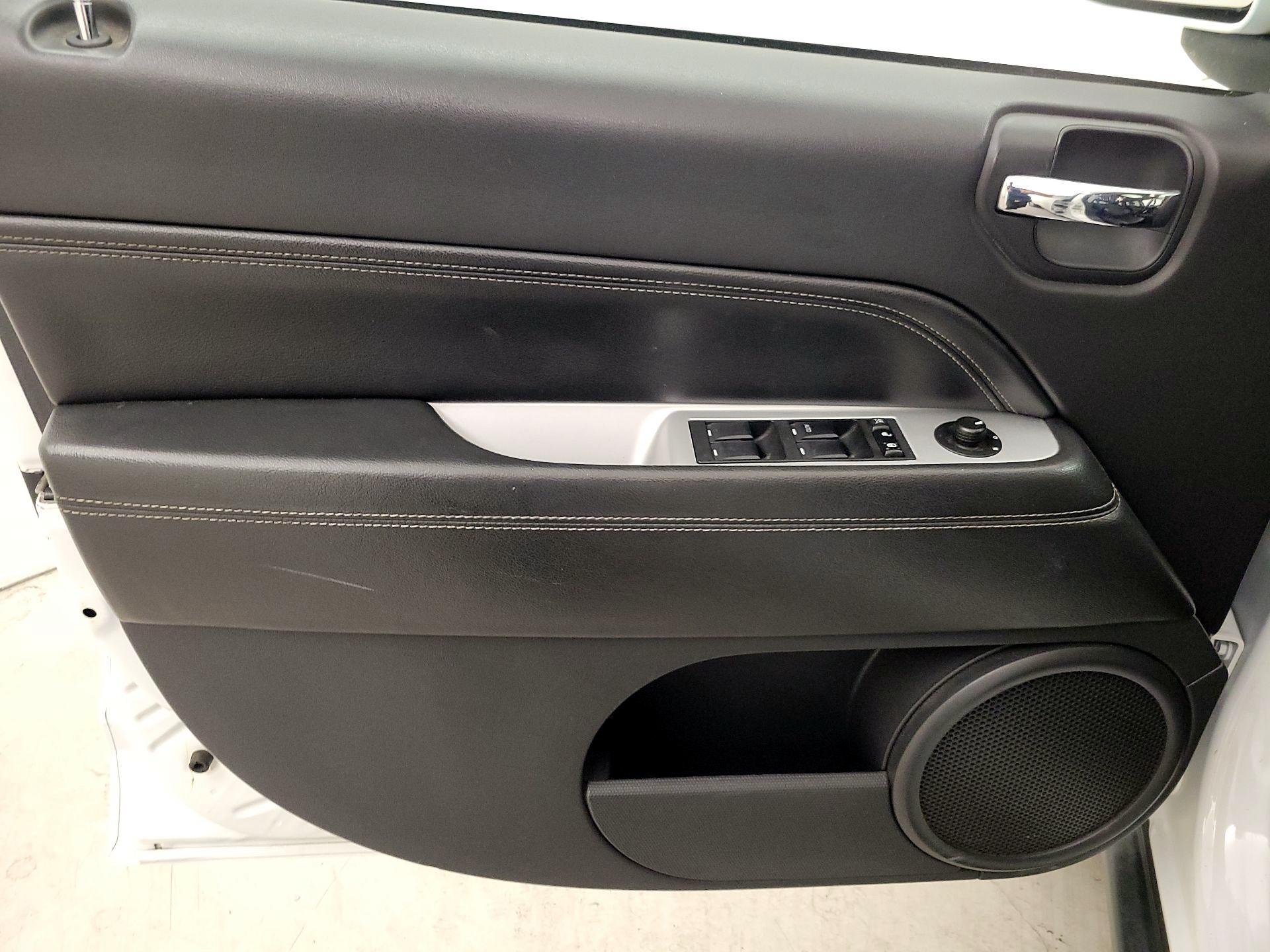 Thumbnail: 2016 Jeep Compass - 12