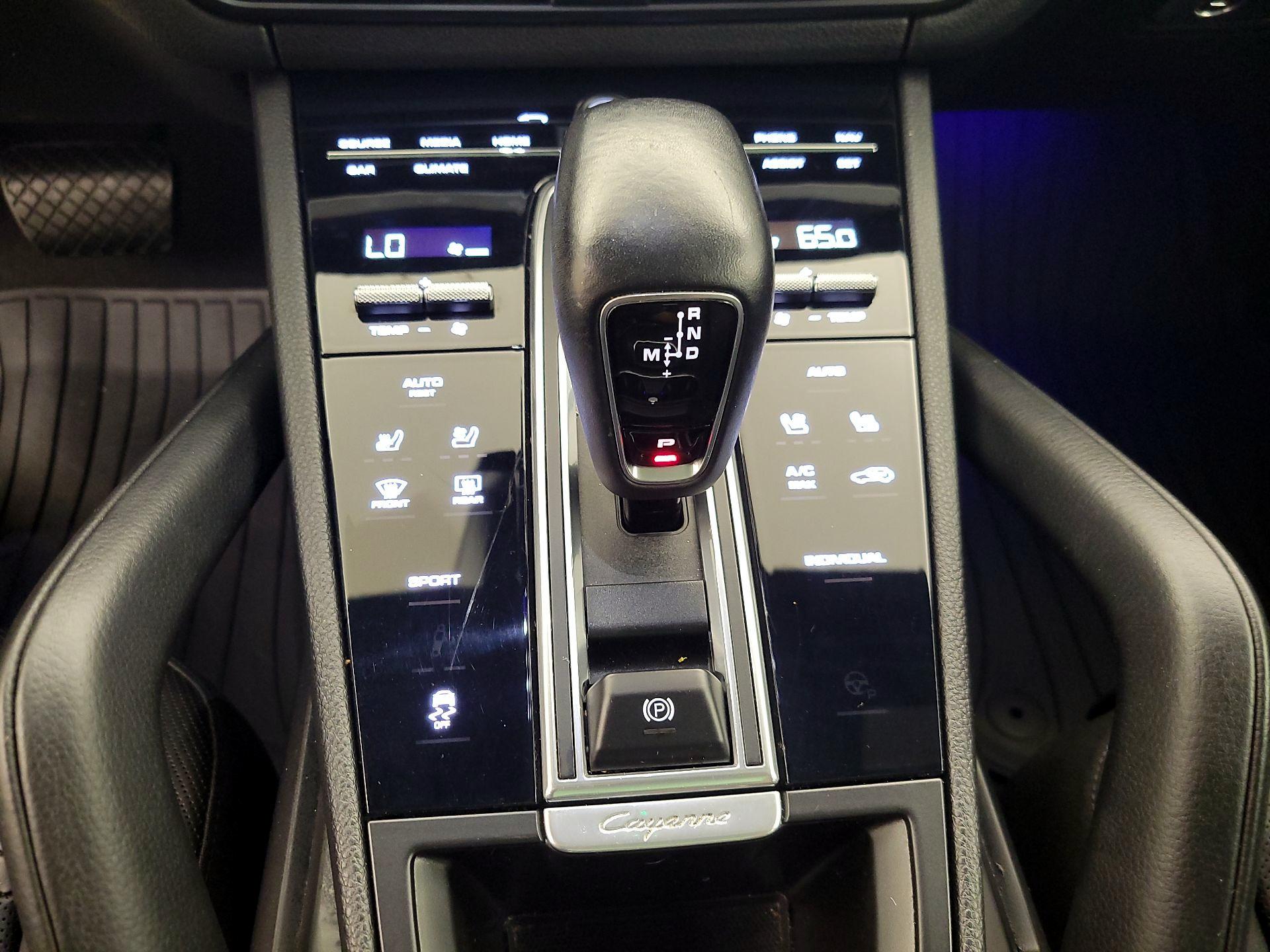 Thumbnail: 2022 Porsche Cayenne - 18